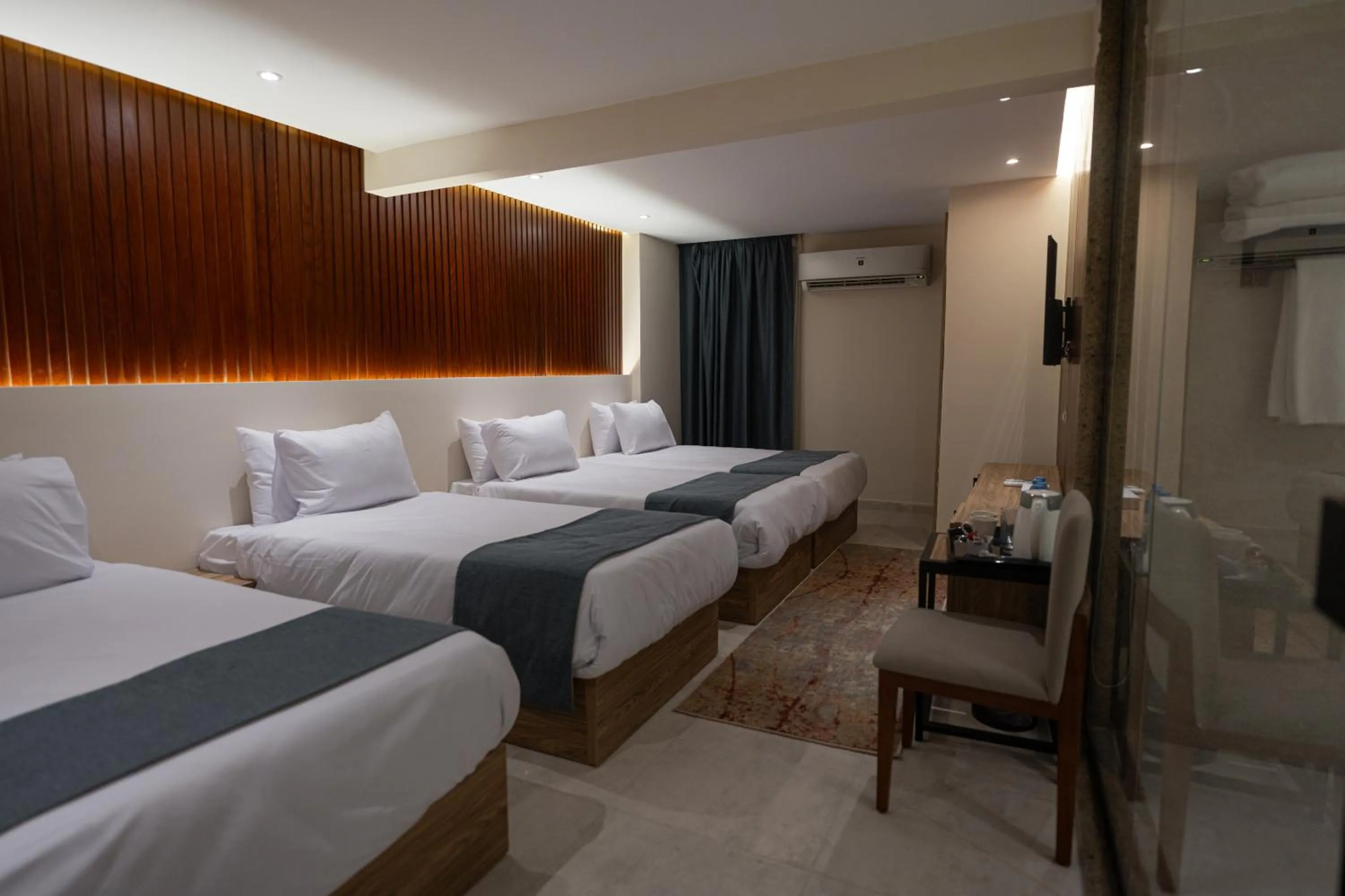 Photo of the whole room, Bed in Pyramid Front Hotel