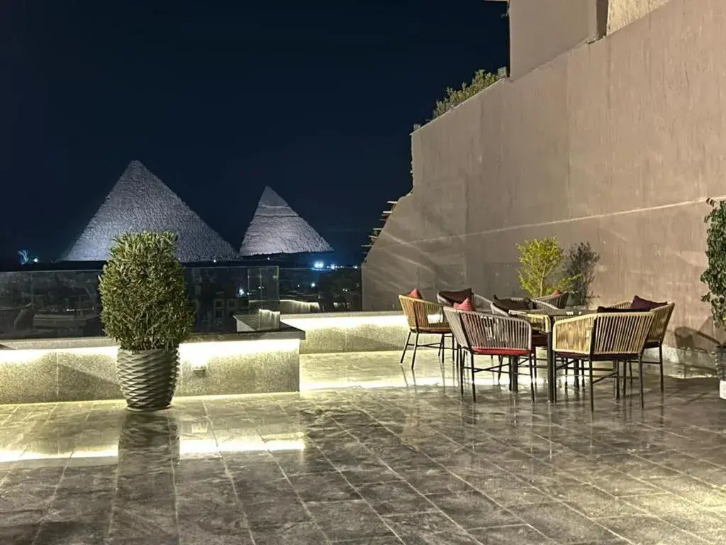 Restaurant/places to eat in Pyramid Front Hotel Restaurant/places to eat in Pyramid Front Hotel