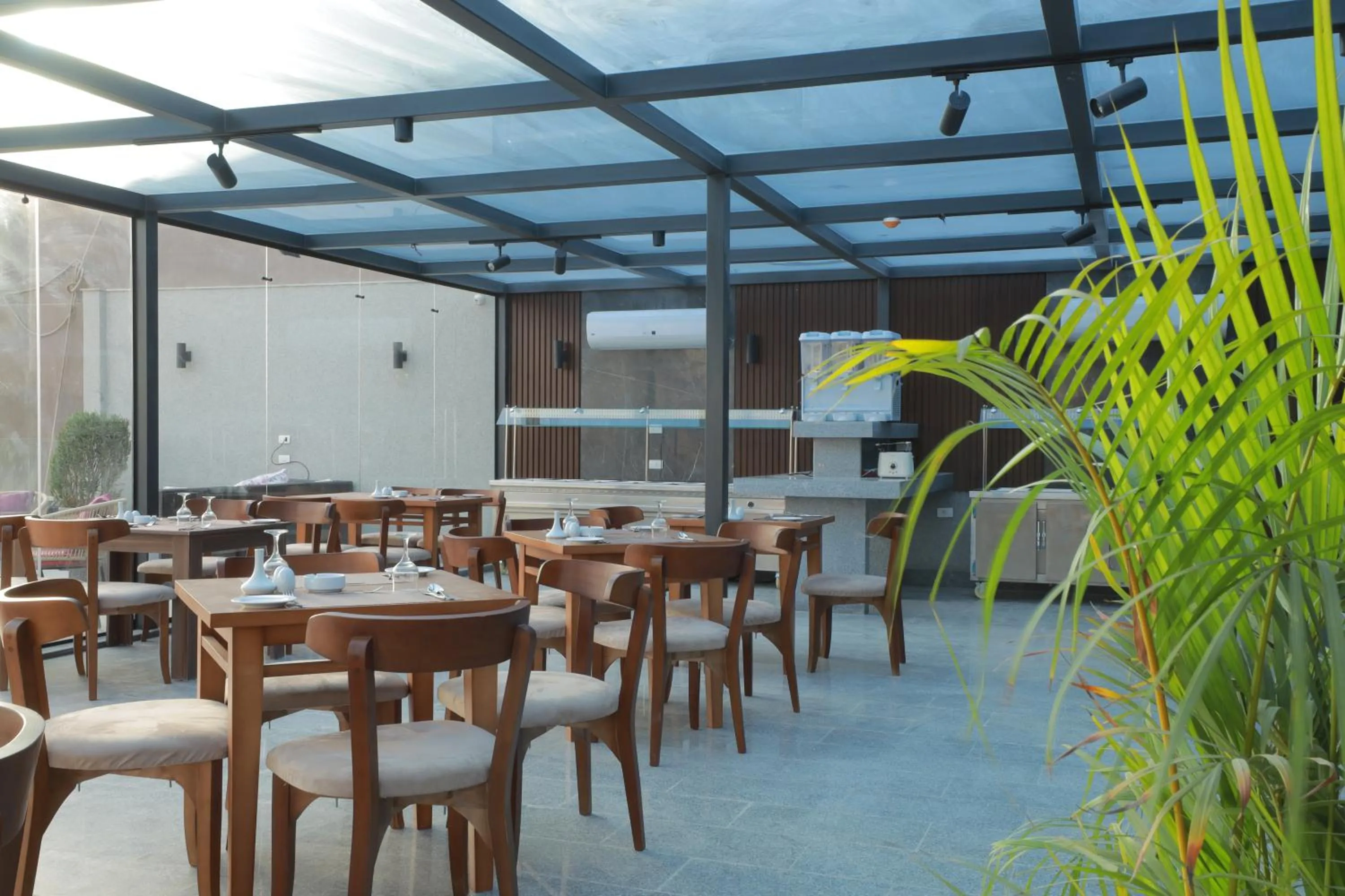 Restaurant/places to eat in Pyramid Front Hotel