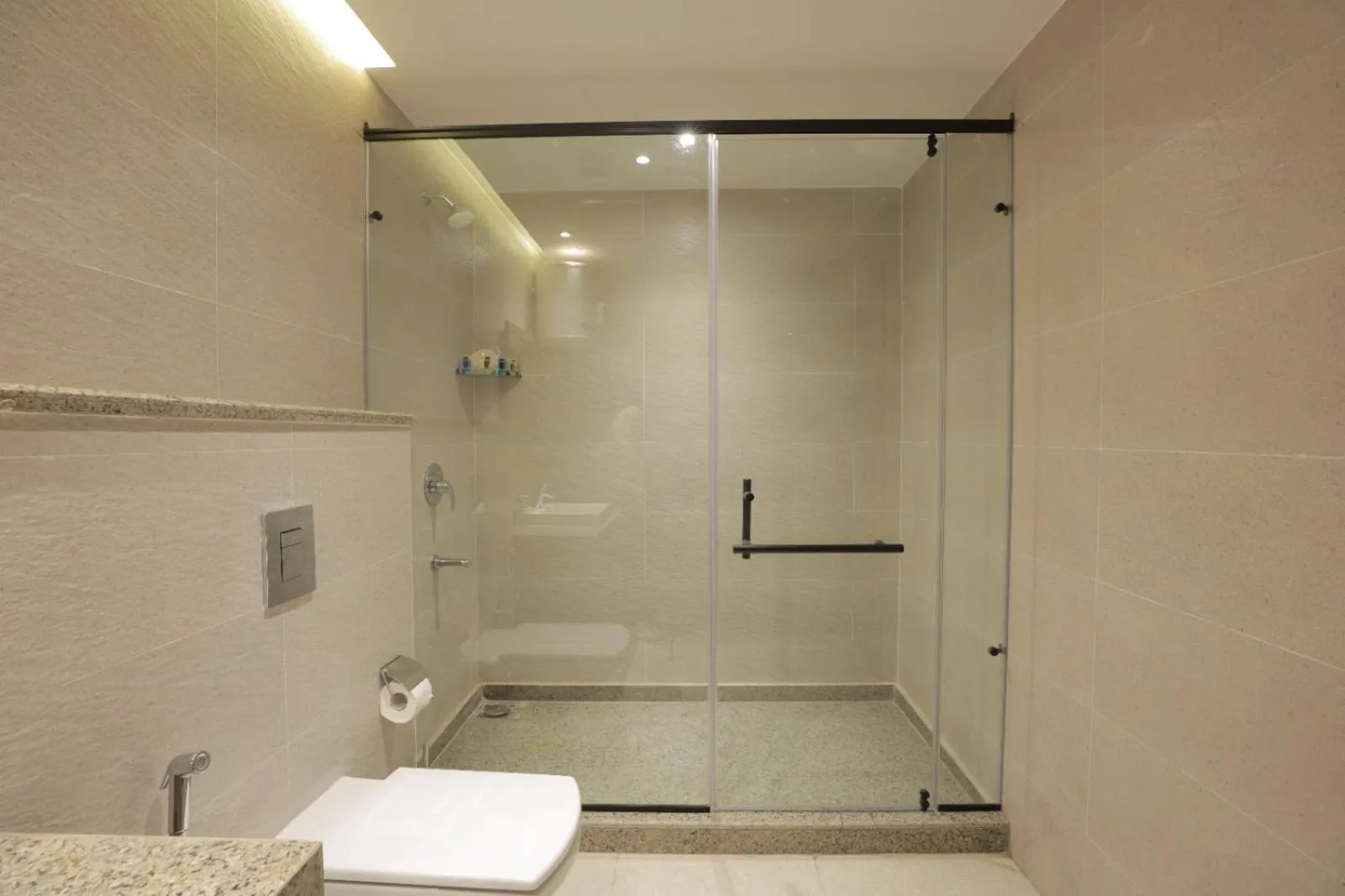 Bathroom in Pyramid Front Hotel