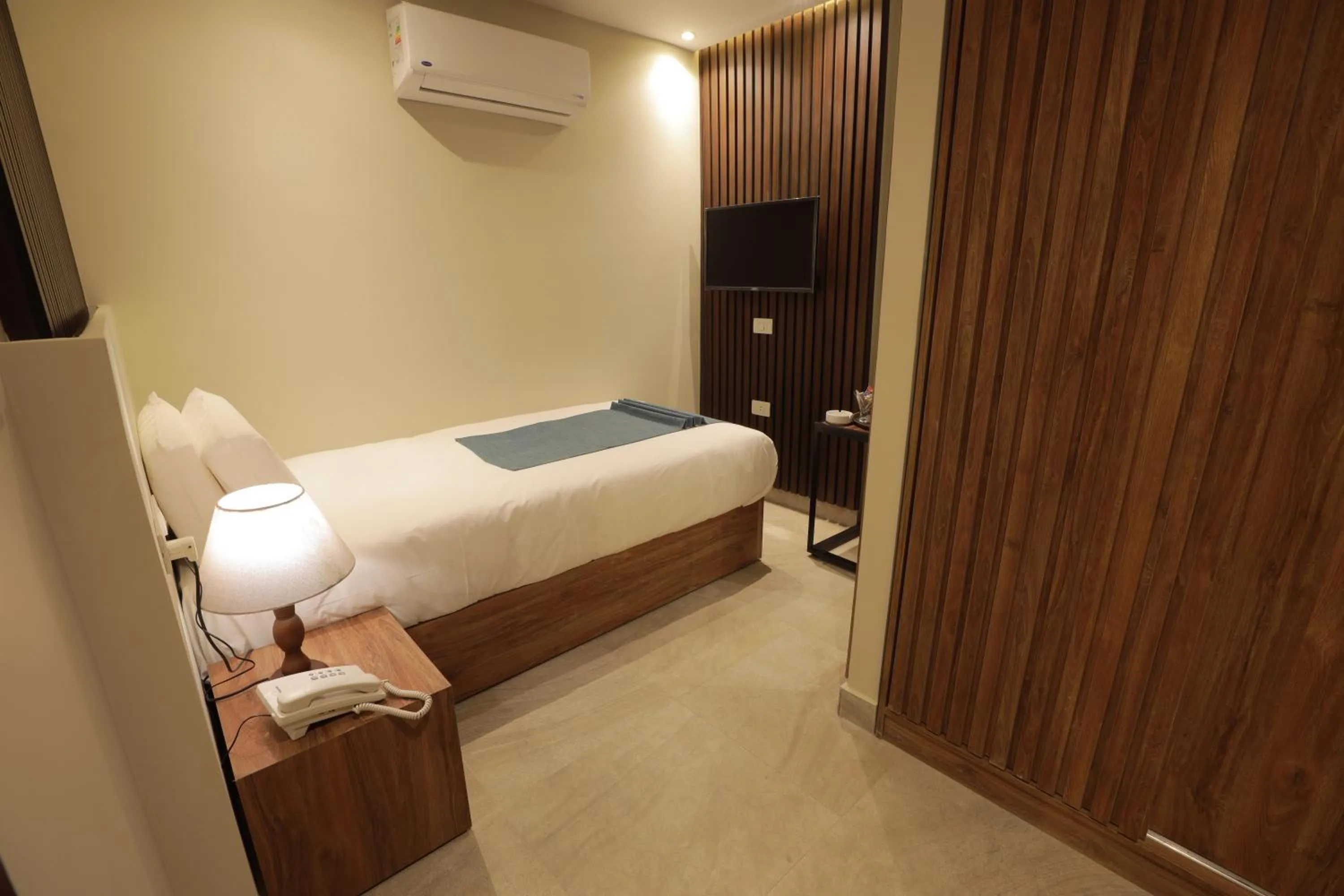 Bedroom, Bed in Pyramid Front Hotel