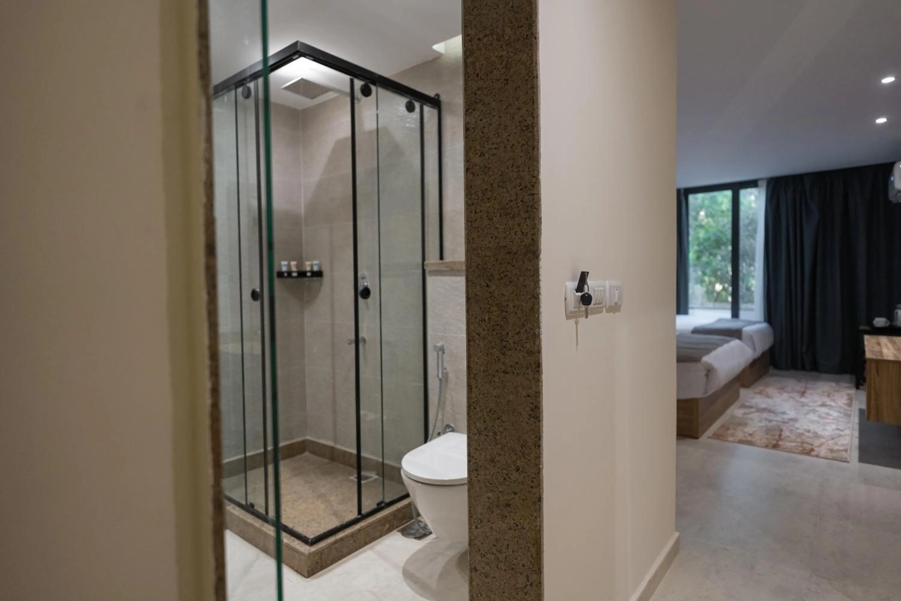 Bathroom, Bed in Pyramid Front Hotel