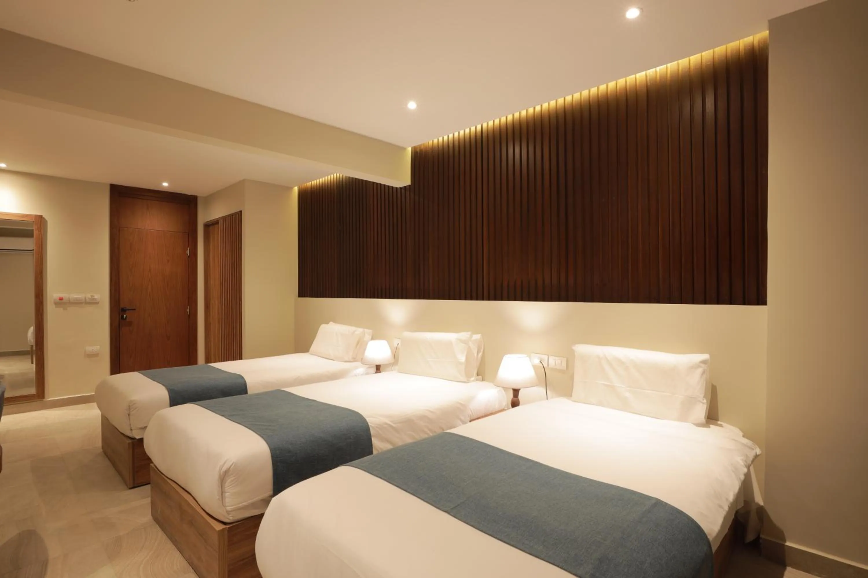 Photo of the whole room, Bed in Pyramid Front Hotel