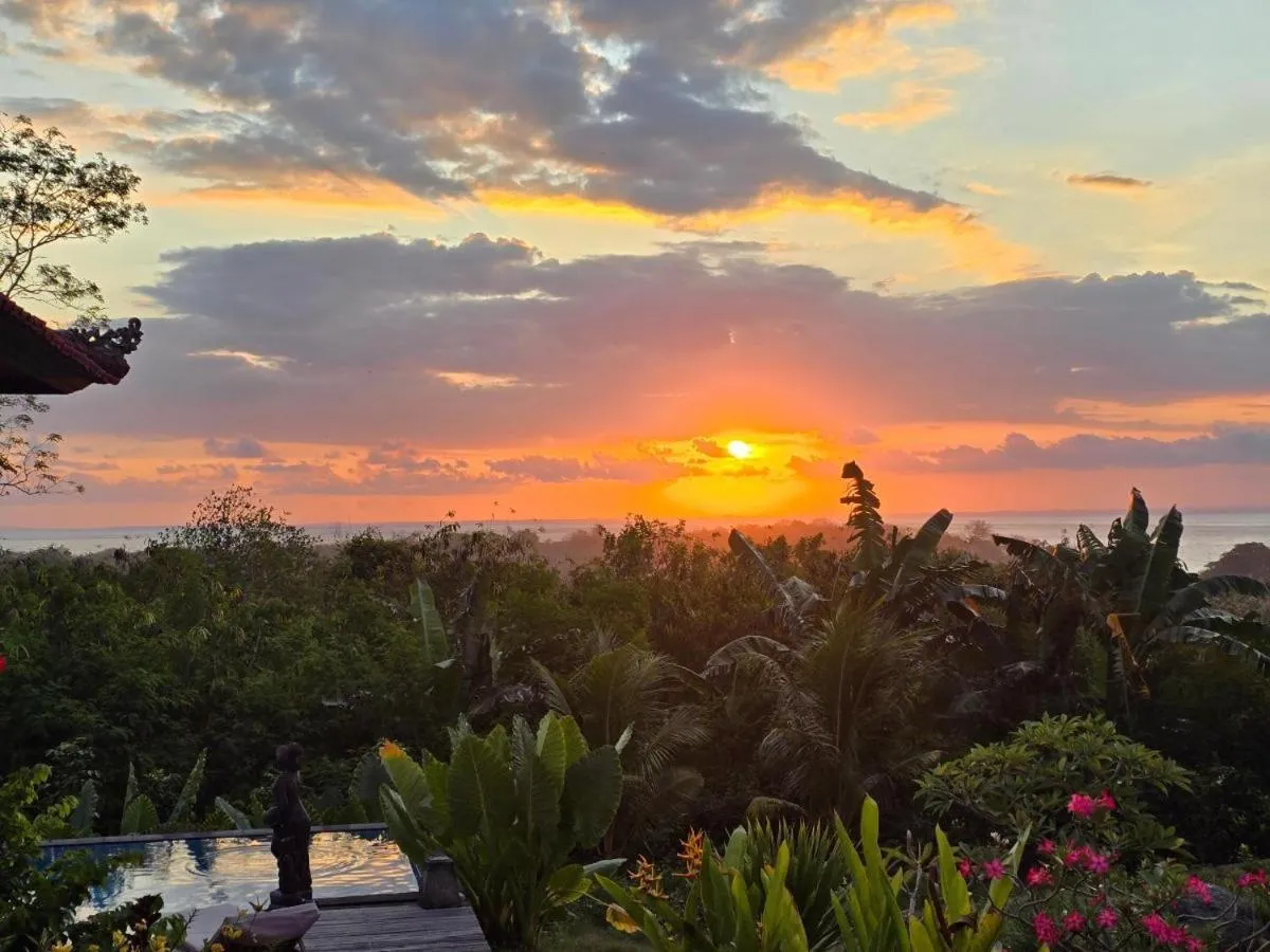 Sunset Hill Lembongan