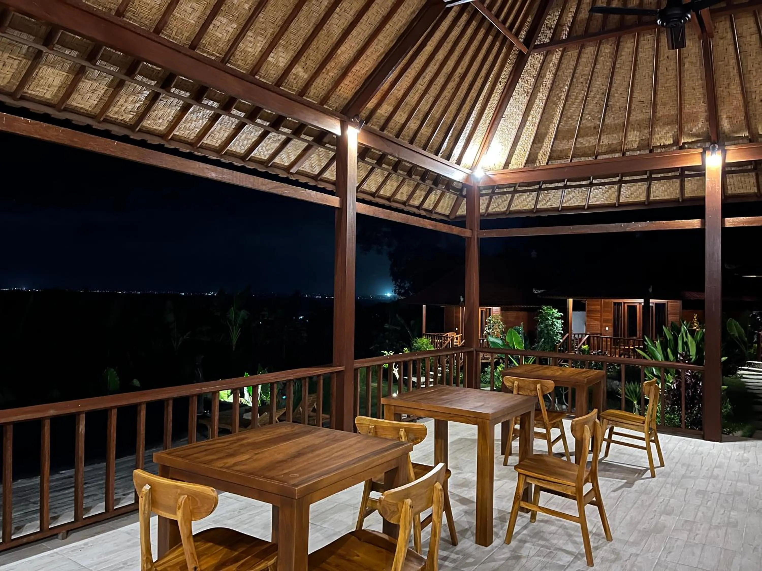 Sunset Hill Lembongan