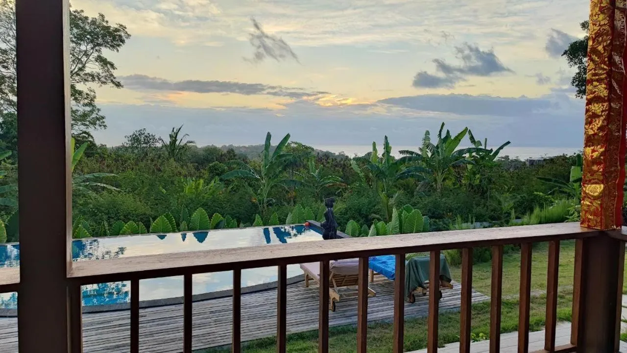 Sunset Hill Lembongan