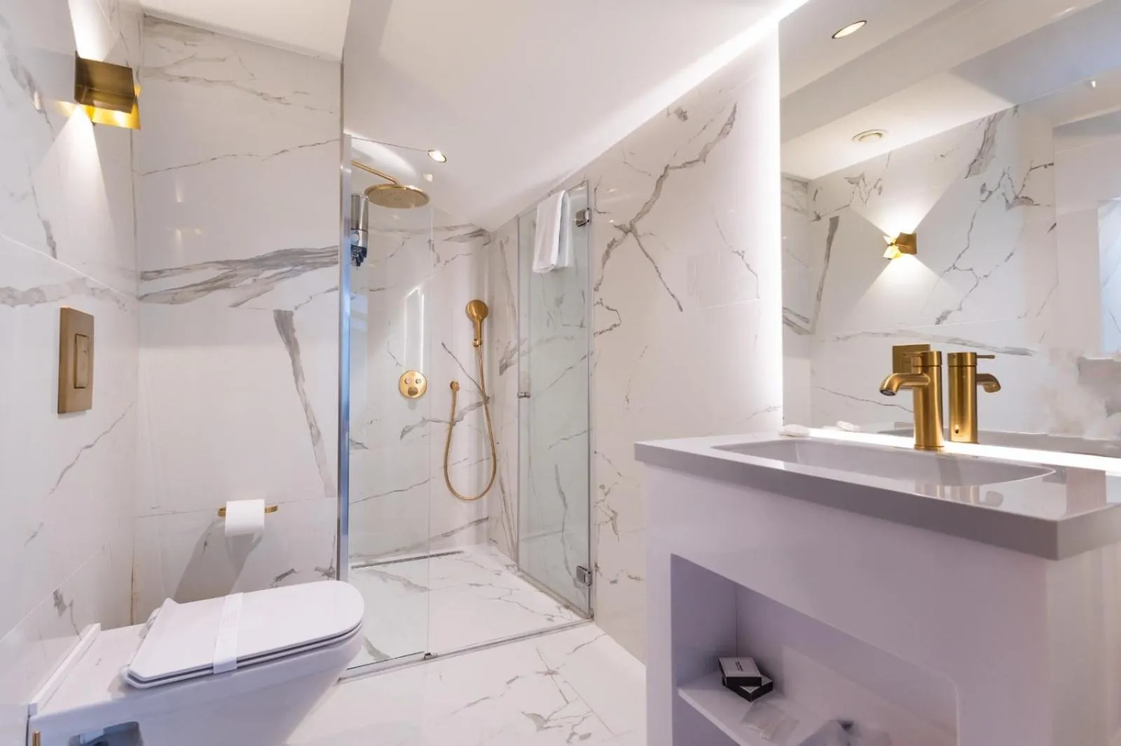 Bathroom in Kate Hotel Special Class & SPA