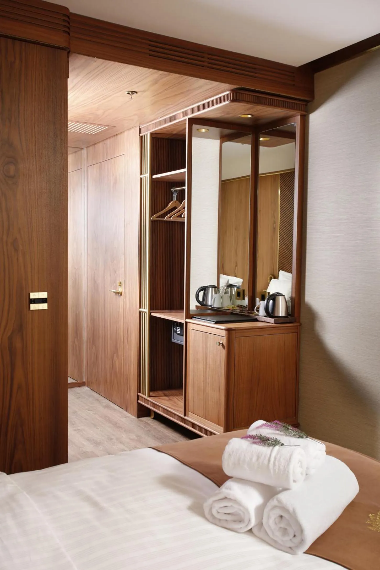 Coffee/tea facilities, Bed in Kate Hotel Special Class & SPA