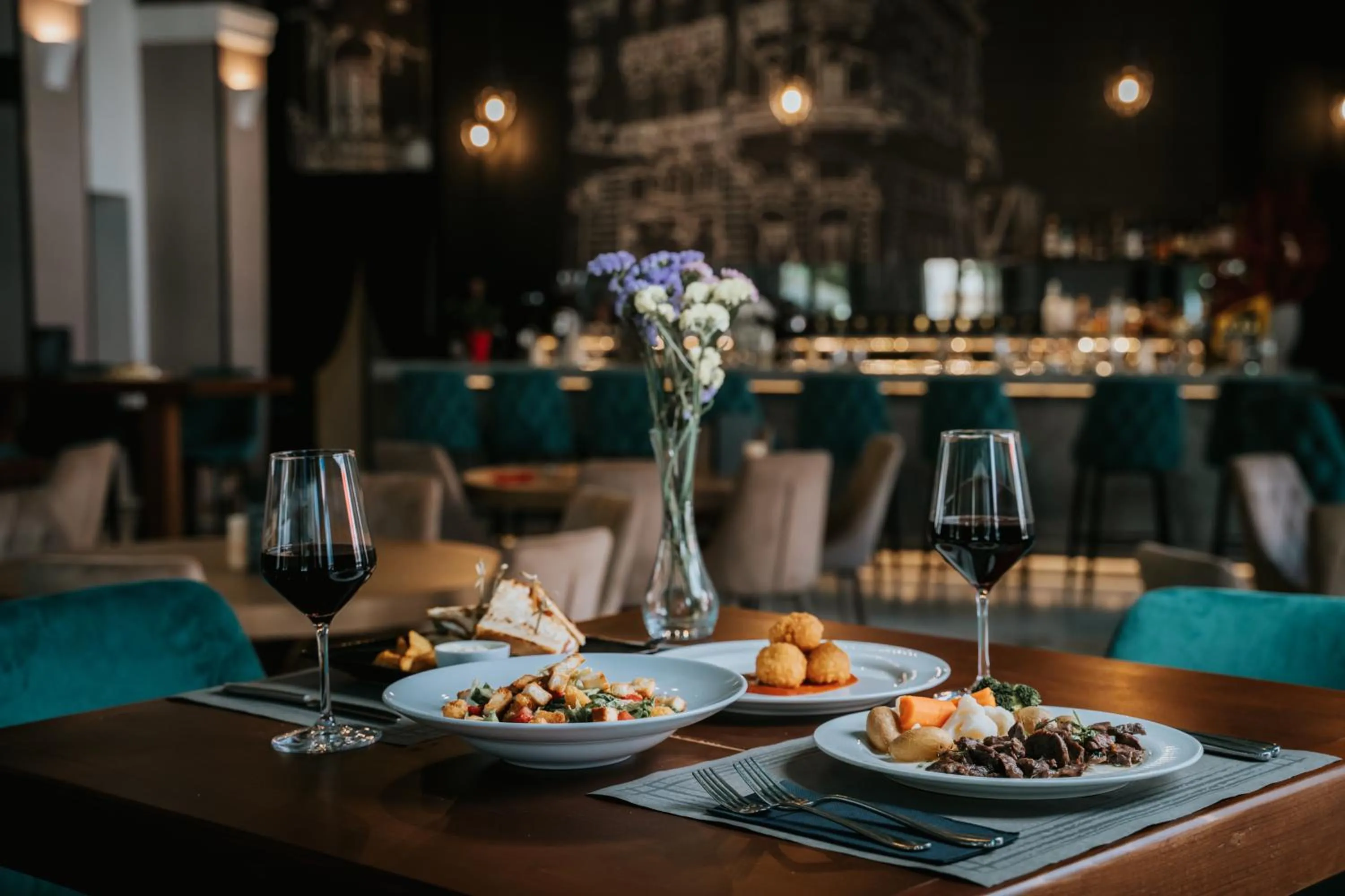 Restaurant/places to eat in Arni Hotel Domotel