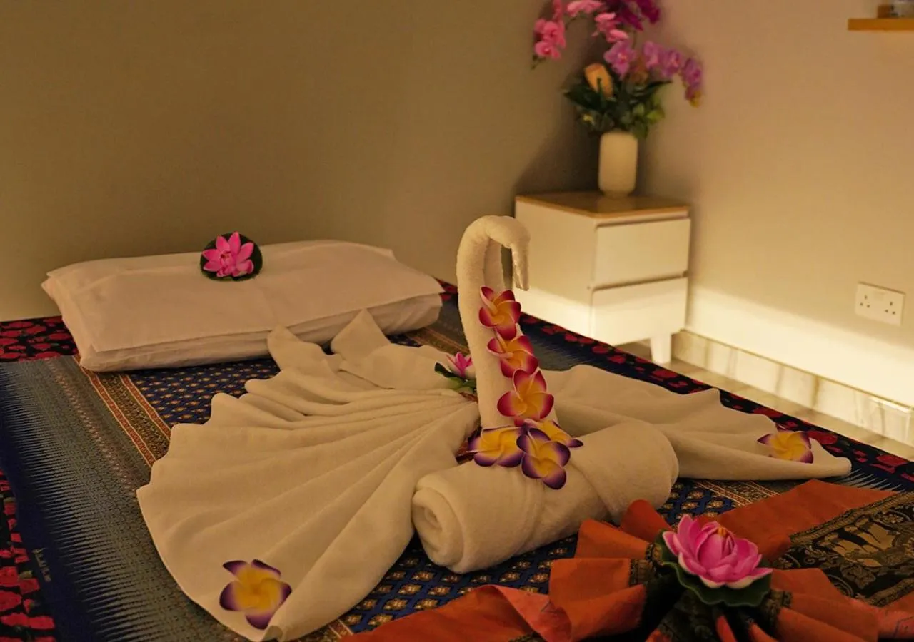 Spa and wellness centre/facilities, Bed in Farhan Tower