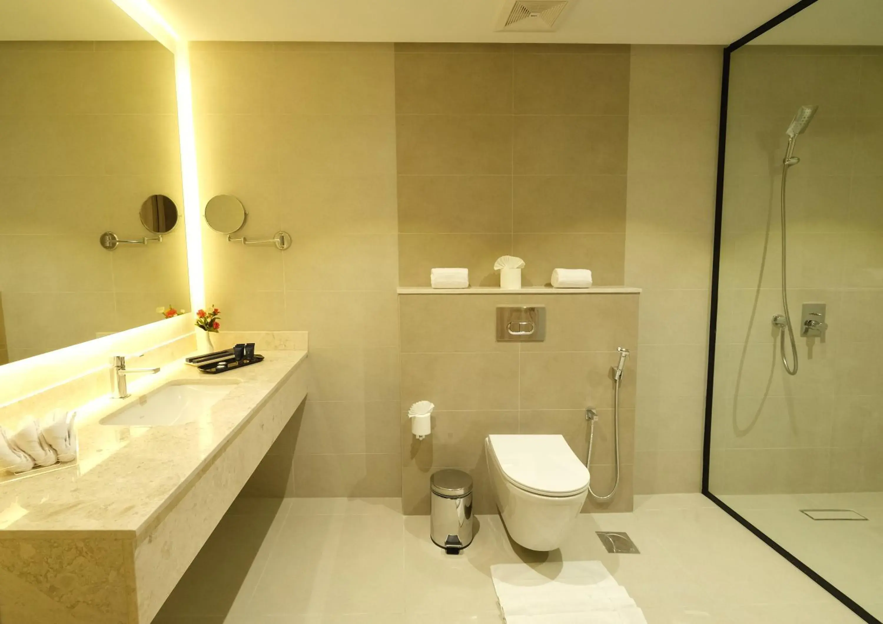 Toilet in Farhan Tower Toilet in Farhan Tower