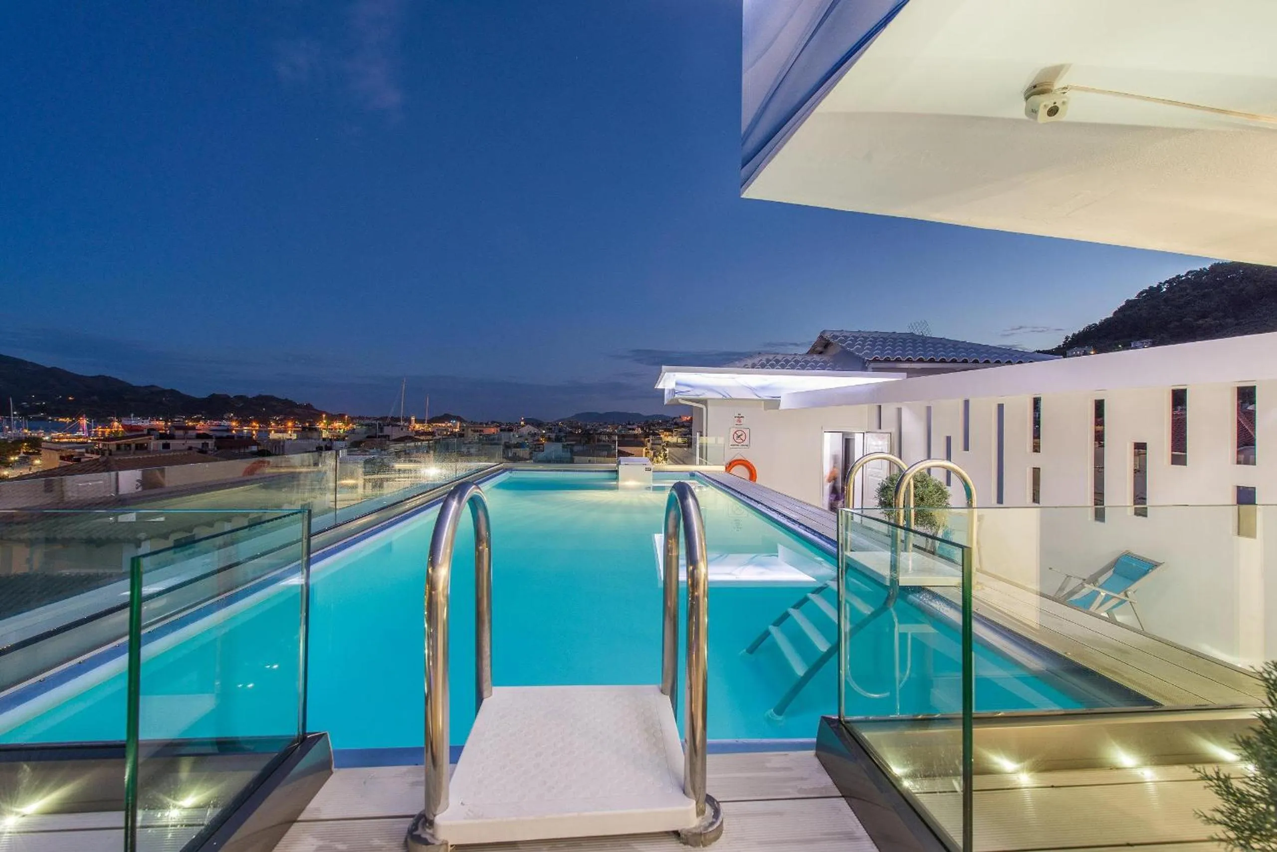 Swimming pool in Diana Hotel