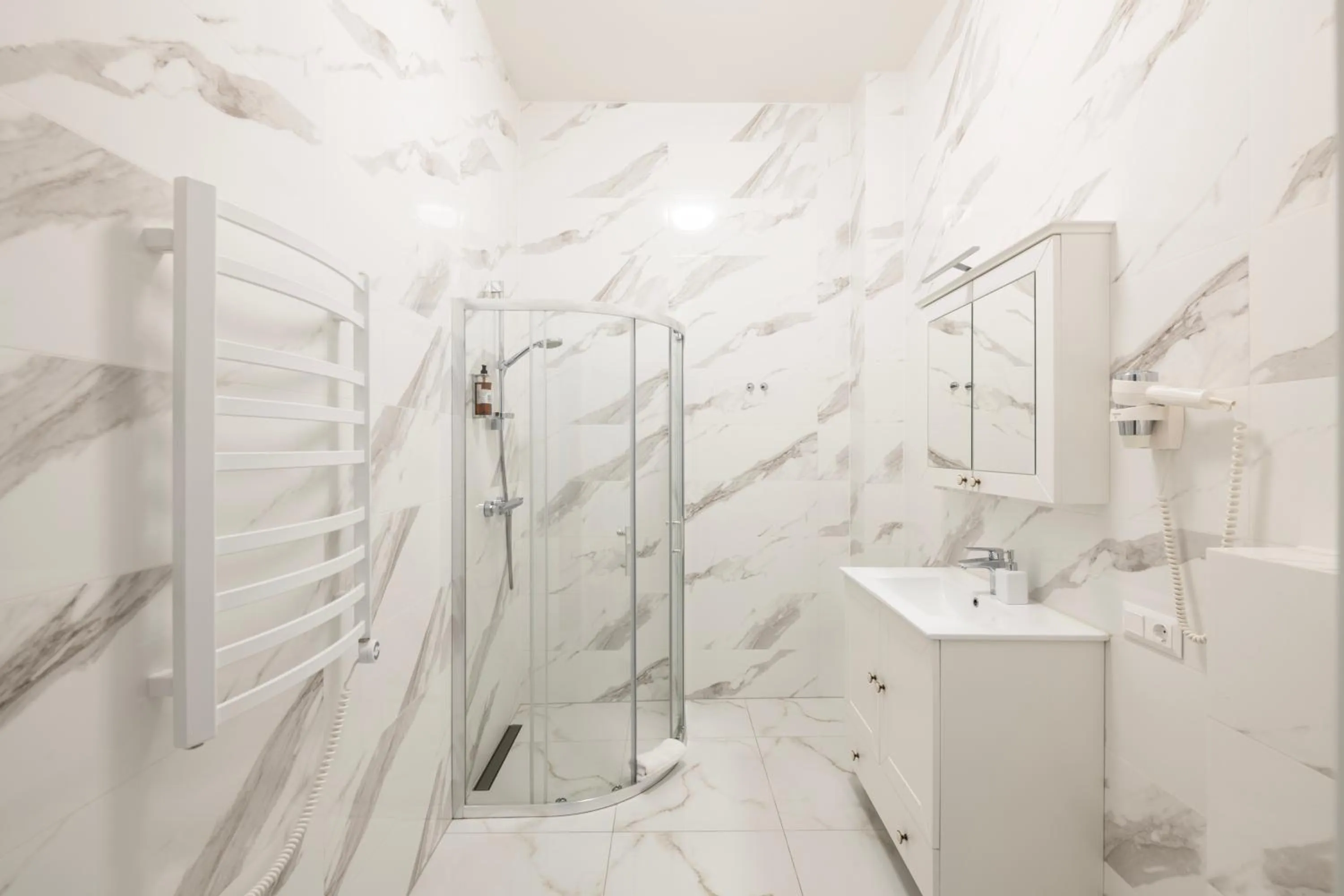 Shower in GRAND CROWN