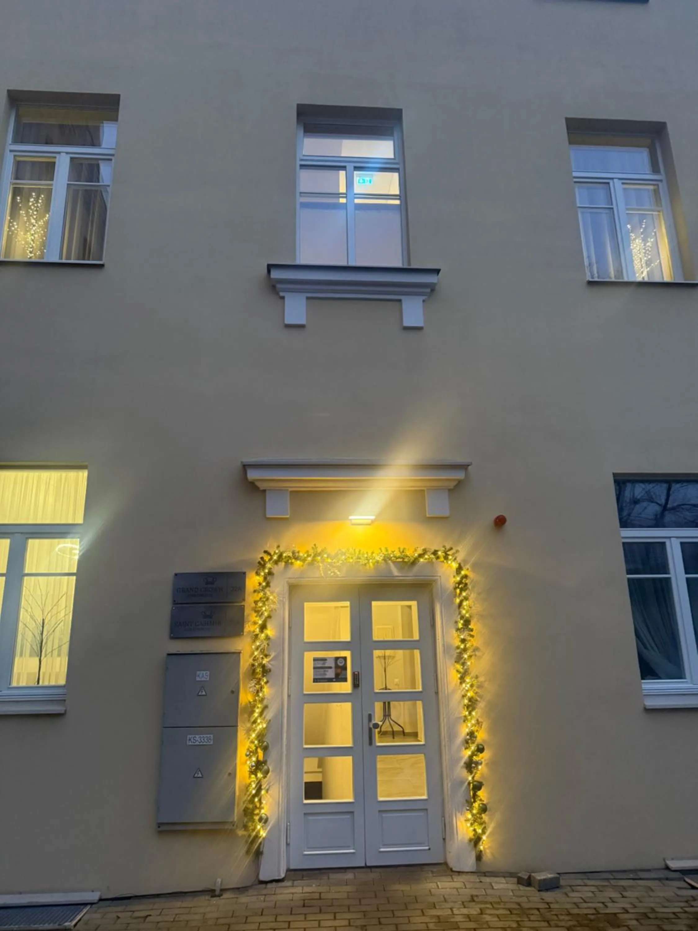 Decorative detail in GRAND CROWN