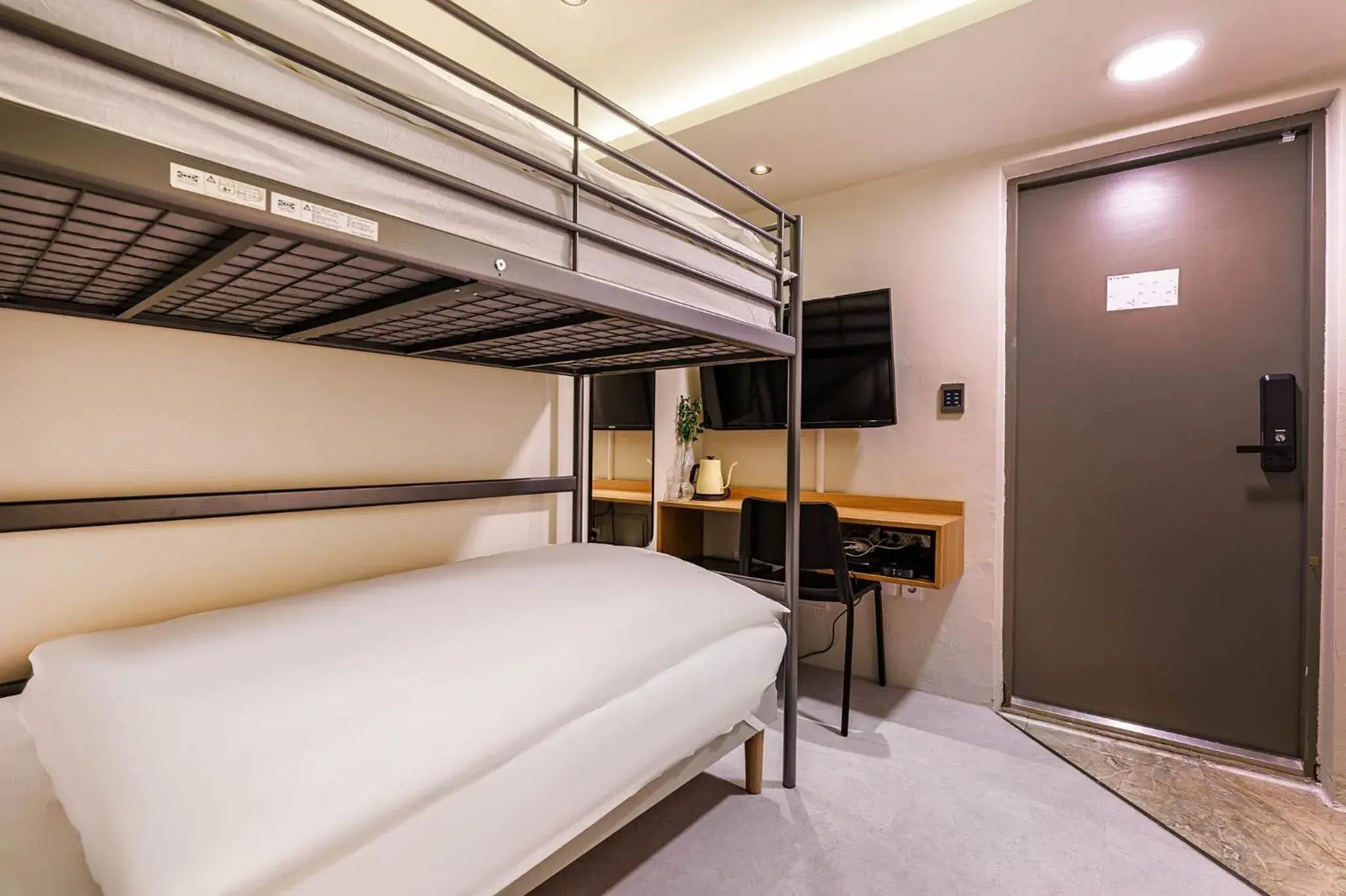 Standard Twin Room in Hotel Less Seoul Standard Twin Room in Hotel Less Seoul