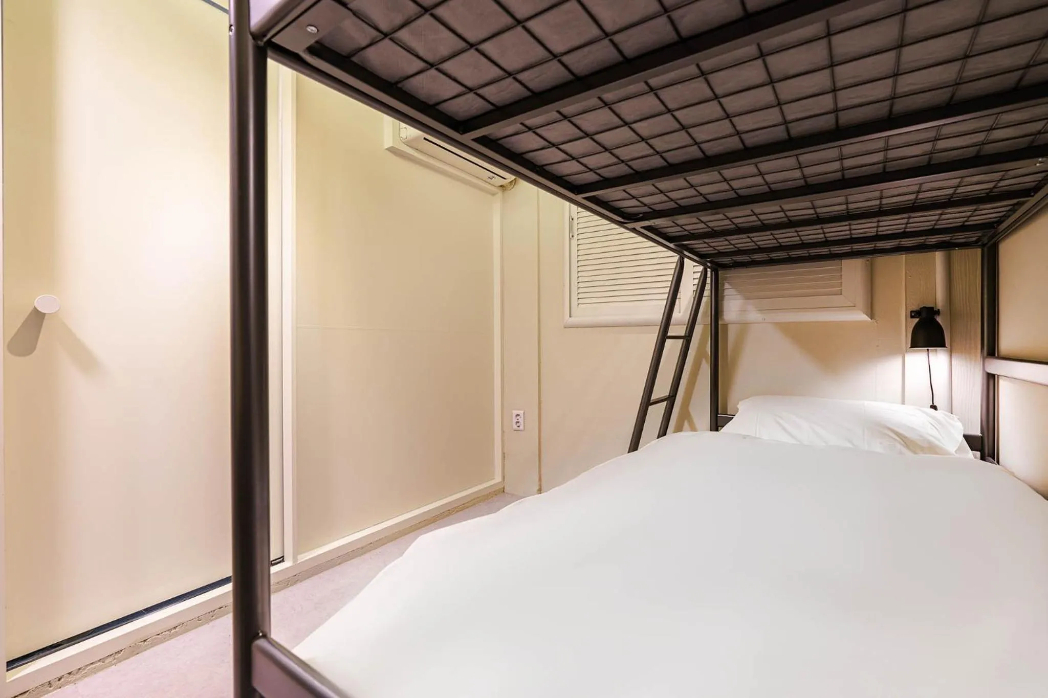 bunk bed, Bed in Hotel Less Seoul