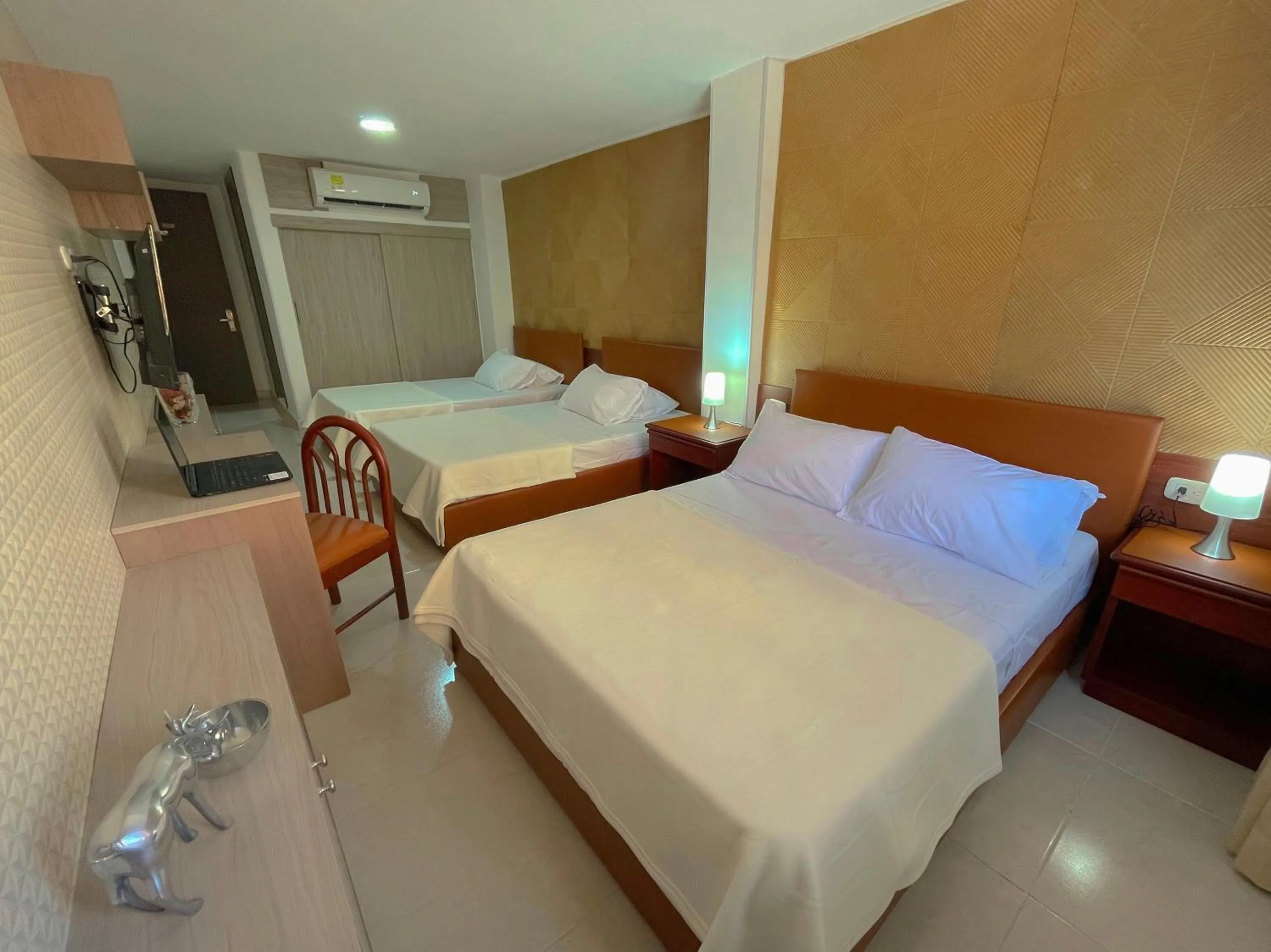 Basic Triple Room in Hotel Prado 72 INN
