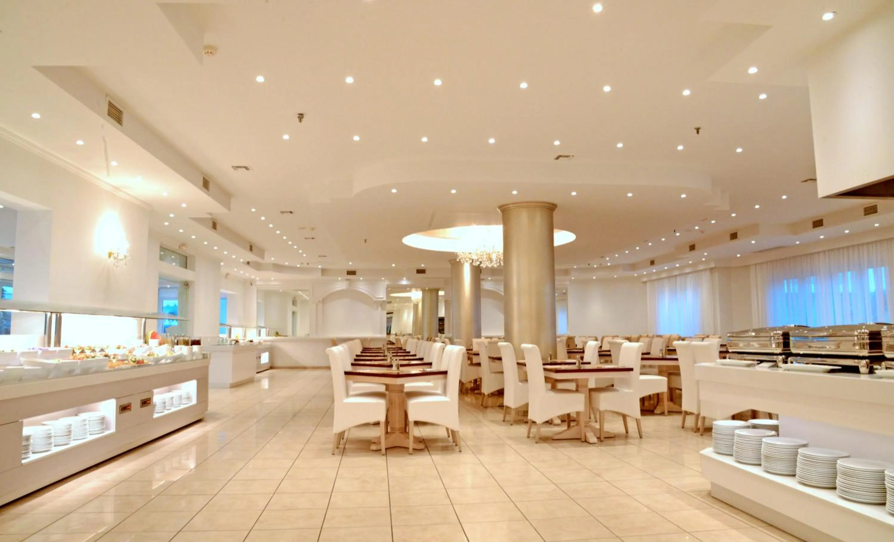 Restaurant/places to eat in Magda Hotel Club