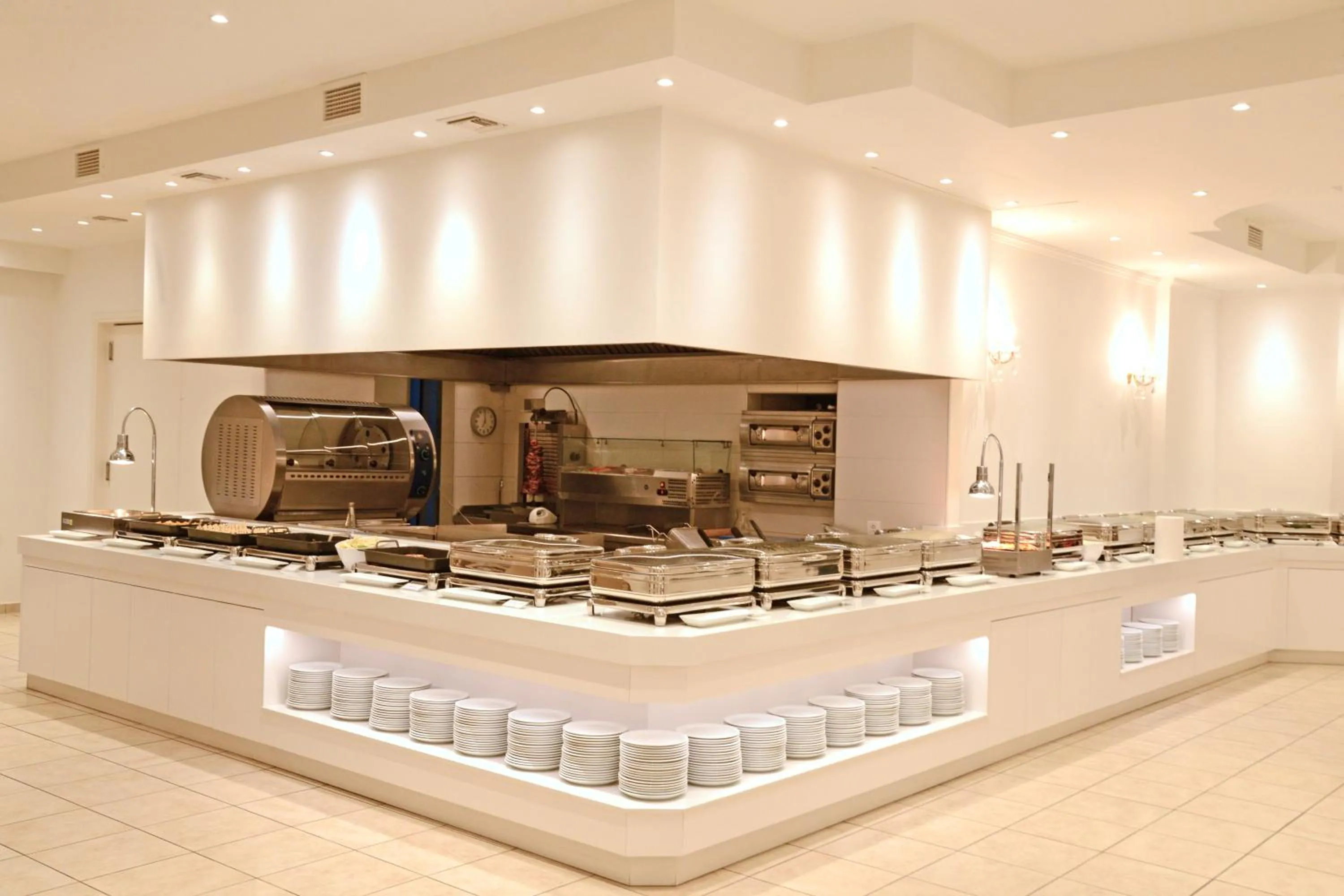 Restaurant/places to eat in Magda Hotel Club