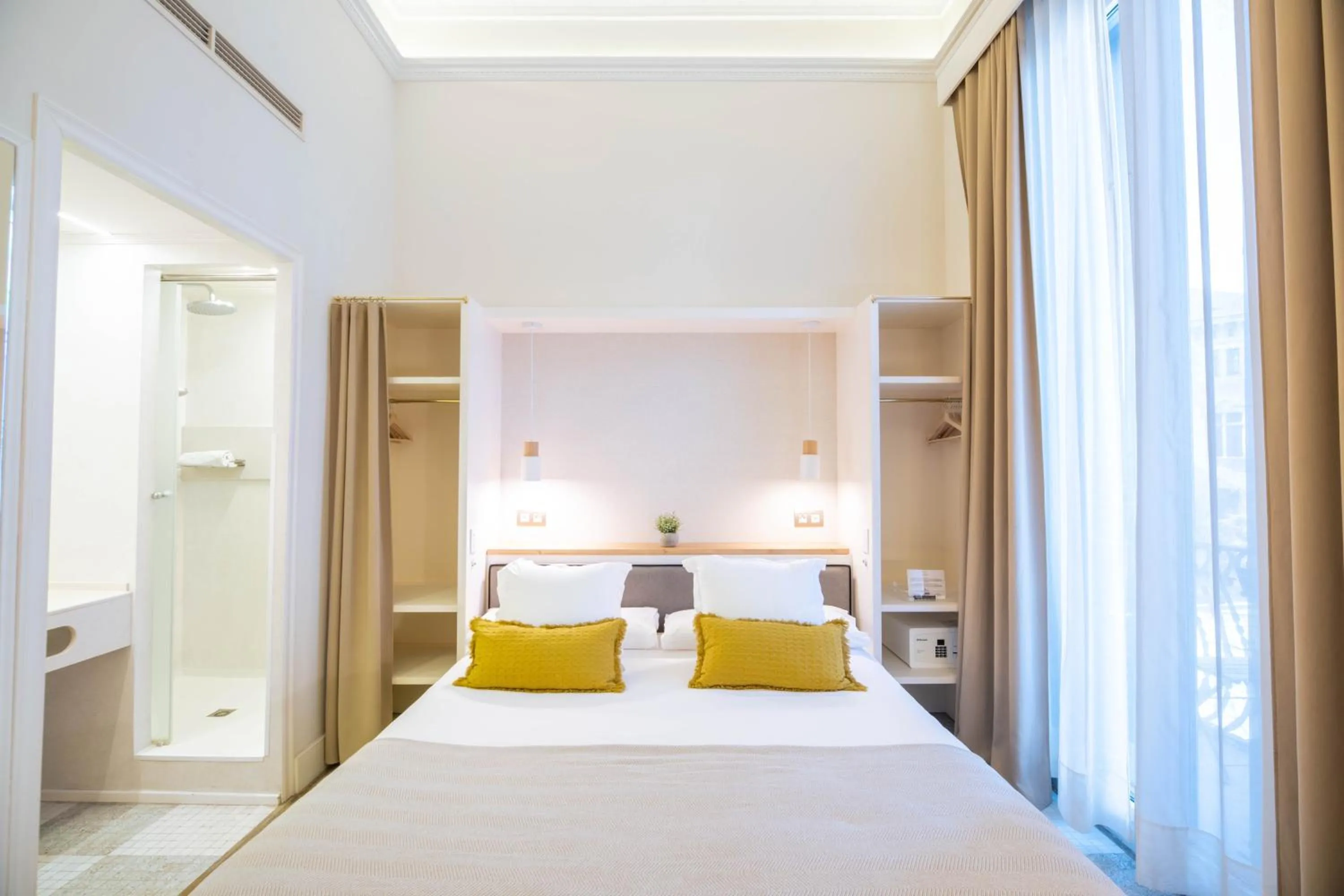 Photo of the whole room, Bed in Feelathome Casa Bertrand