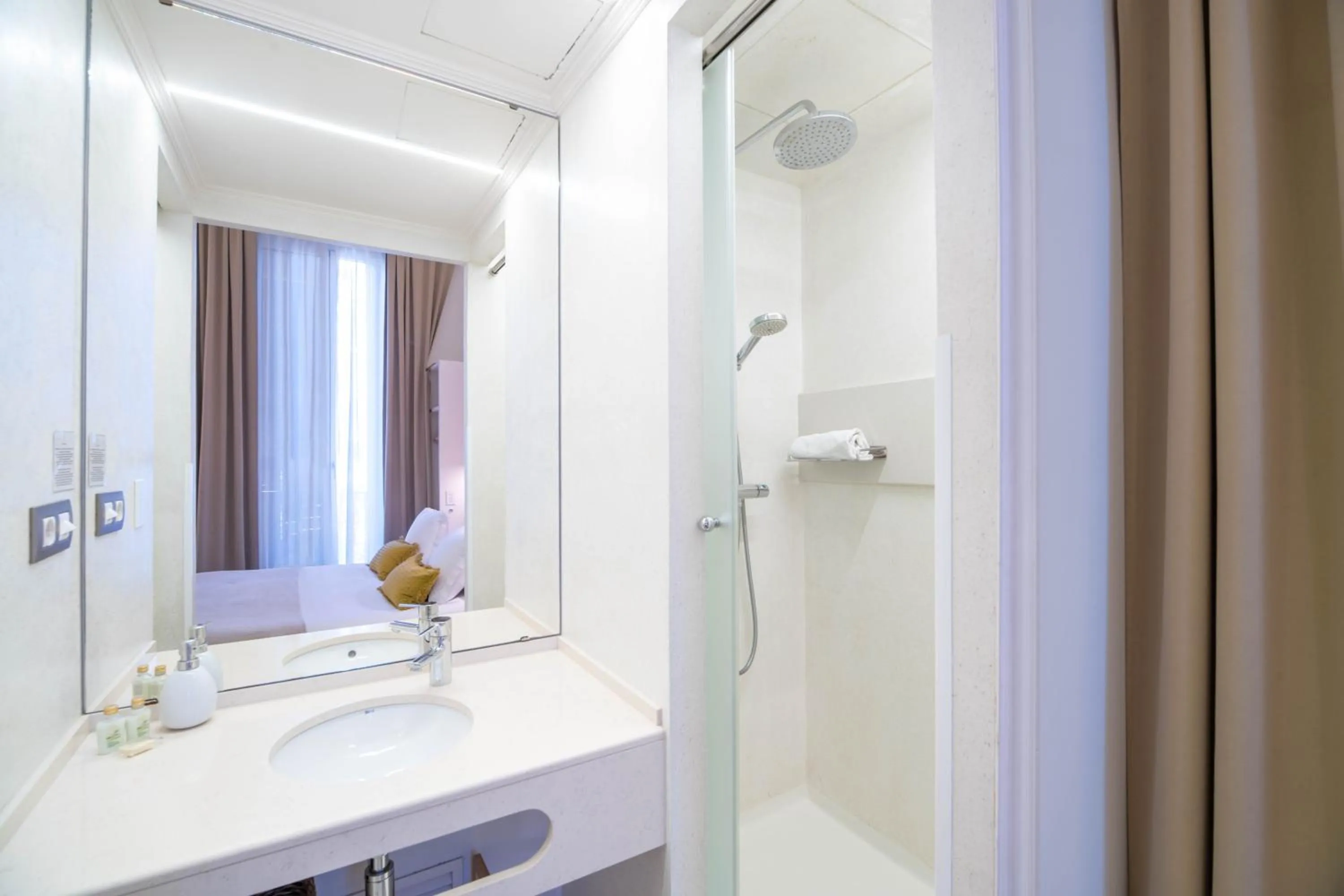 Shower in Feelathome Casa Bertrand