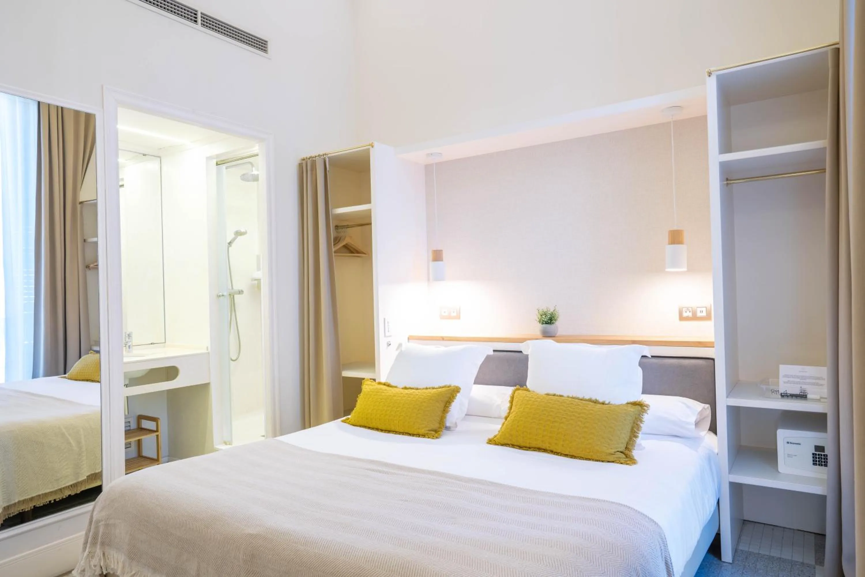 Photo of the whole room, Bed in Feelathome Casa Bertrand