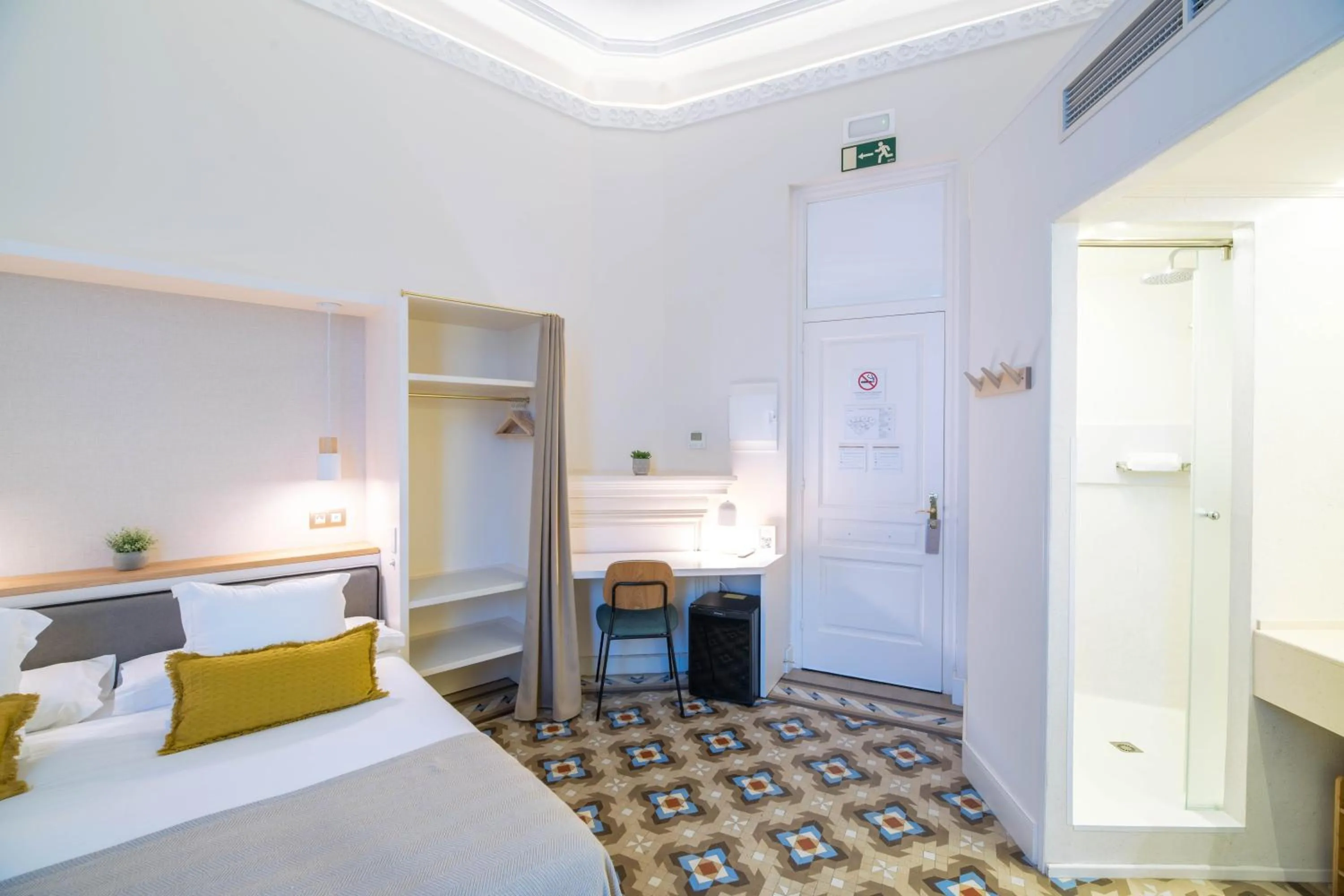 Photo of the whole room, Bed in Feelathome Casa Bertrand