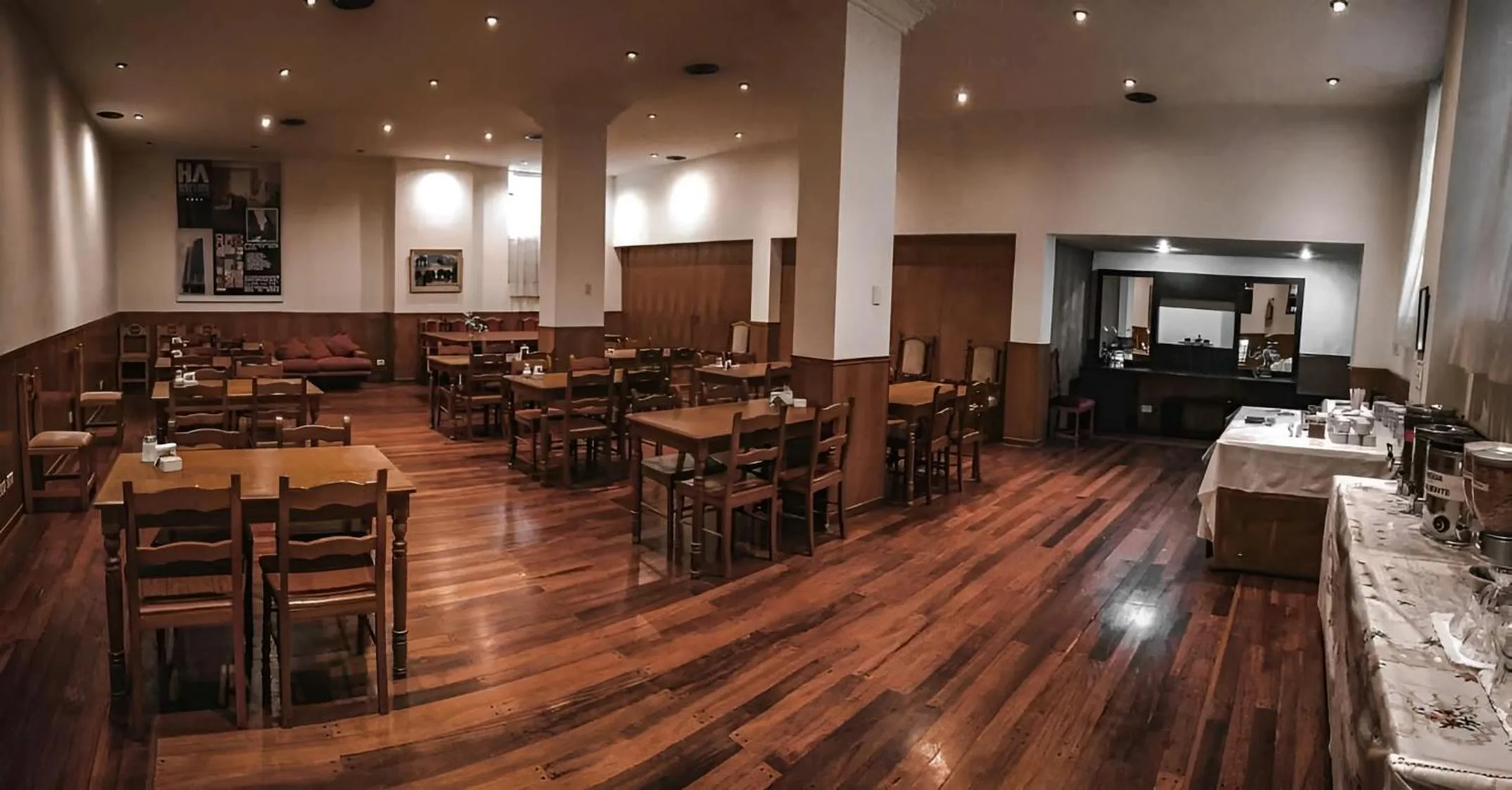 Restaurant/places to eat in Hotel Americano