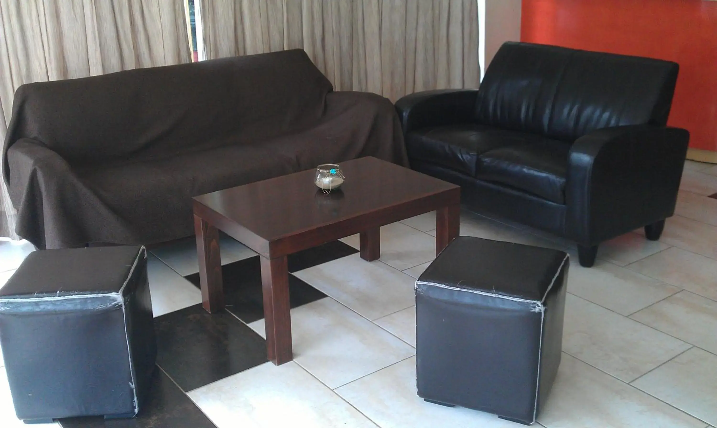 Living room in Neon Hotel Living room in Neon Hotel