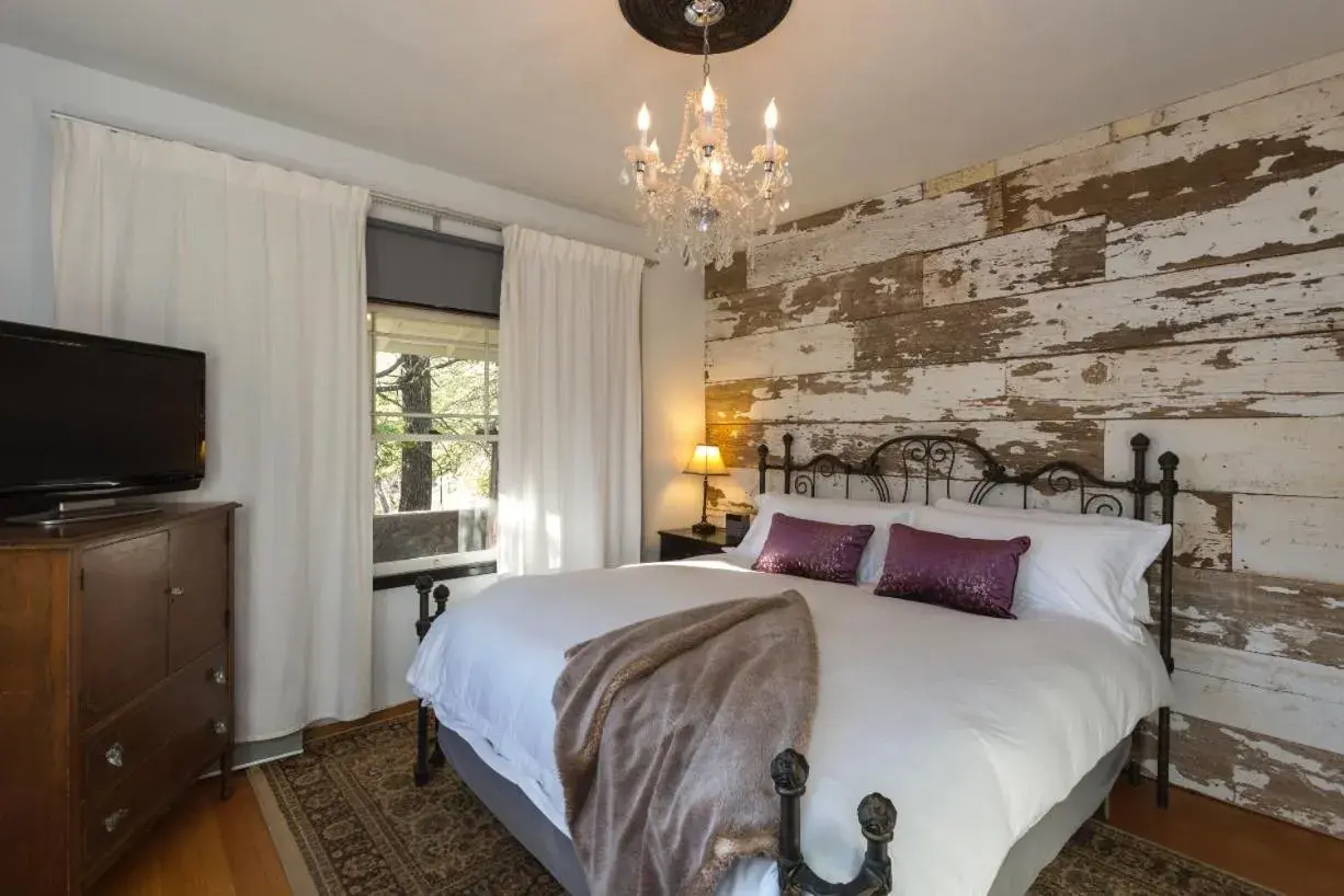 Bed and Barrel at Stonehouse Cellars Bed and Barrel at Stonehouse Cellars