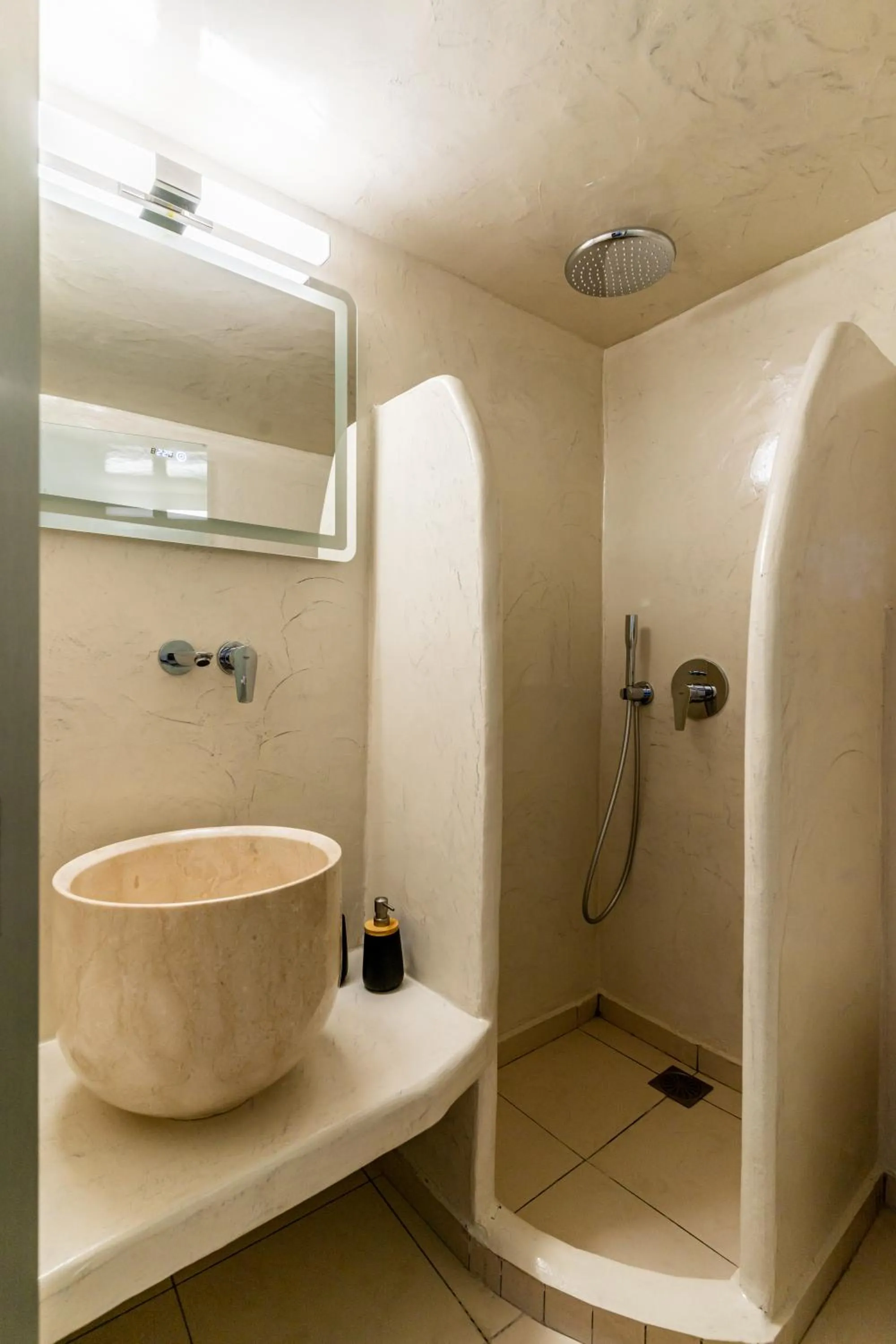 Shower in Kafieris View