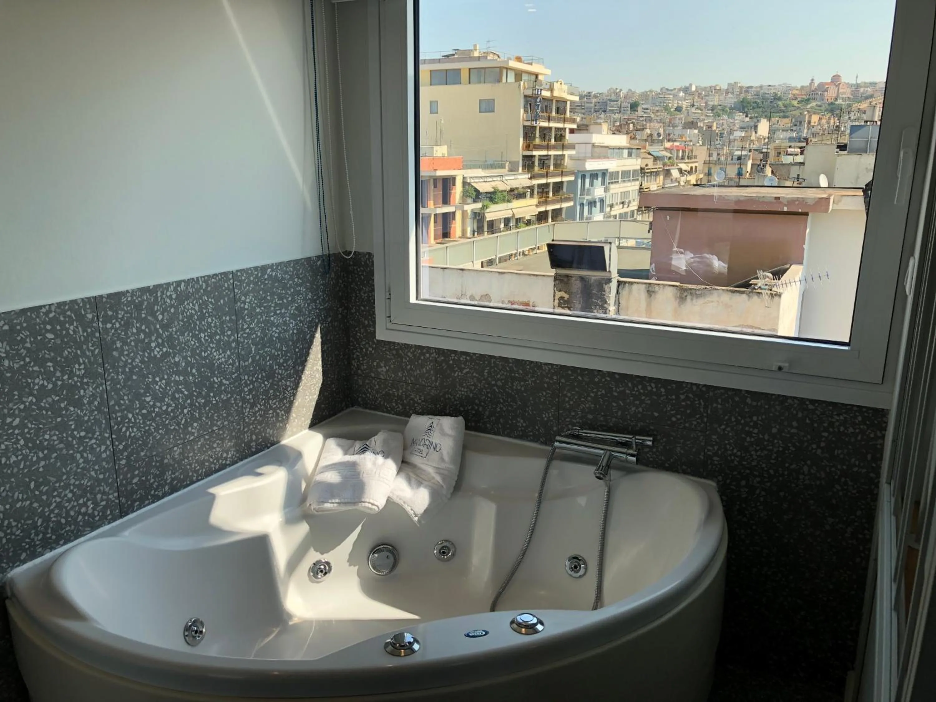 Hot Tub in Mandrino Hotel