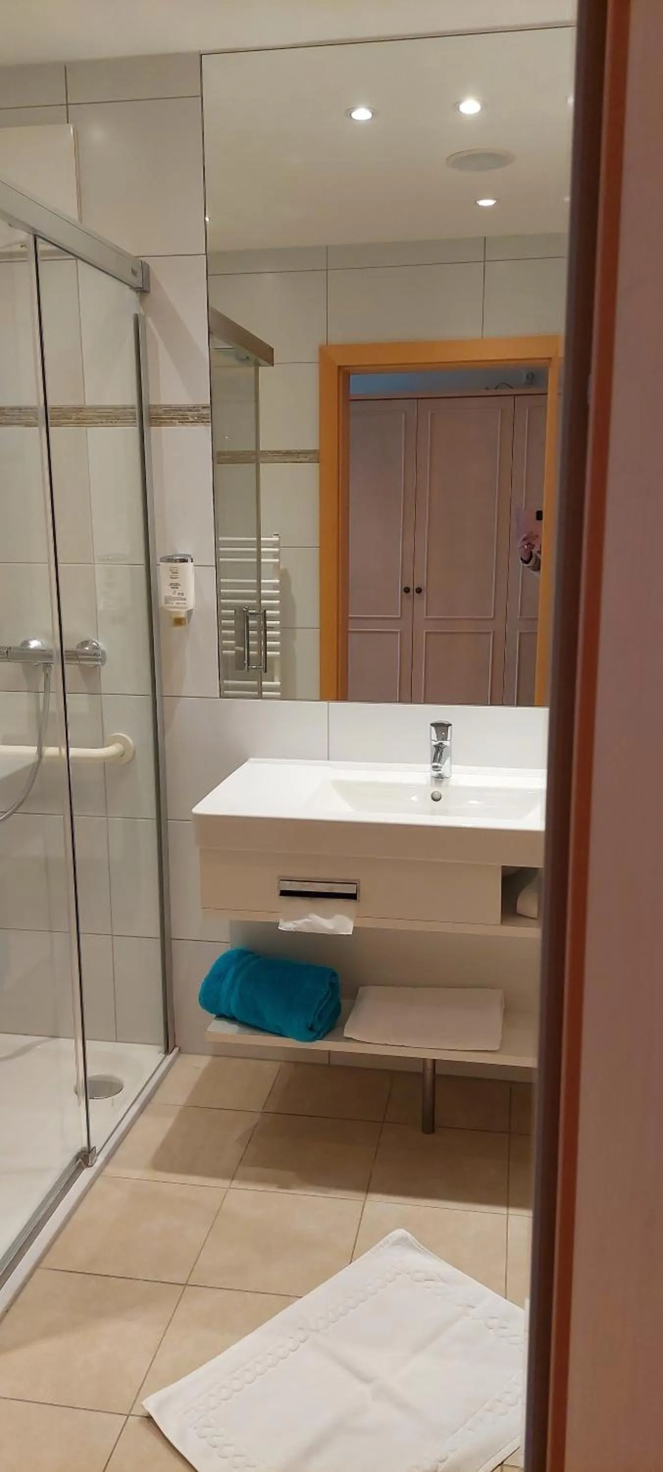 Shower in Gesundheits- & Wellness Resort Weissenbach