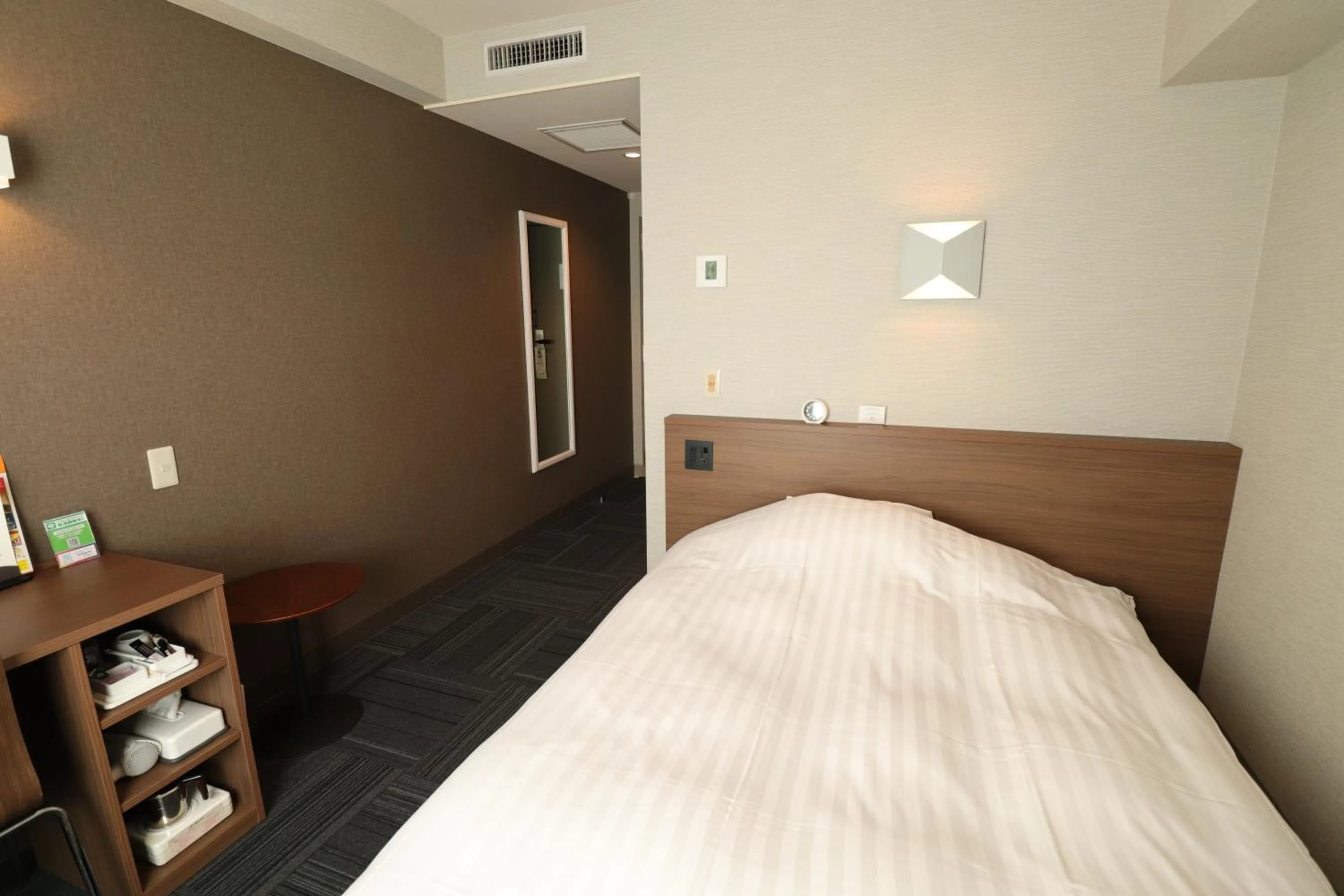 Photo of the whole room, Bed in Silk Hotel Annex