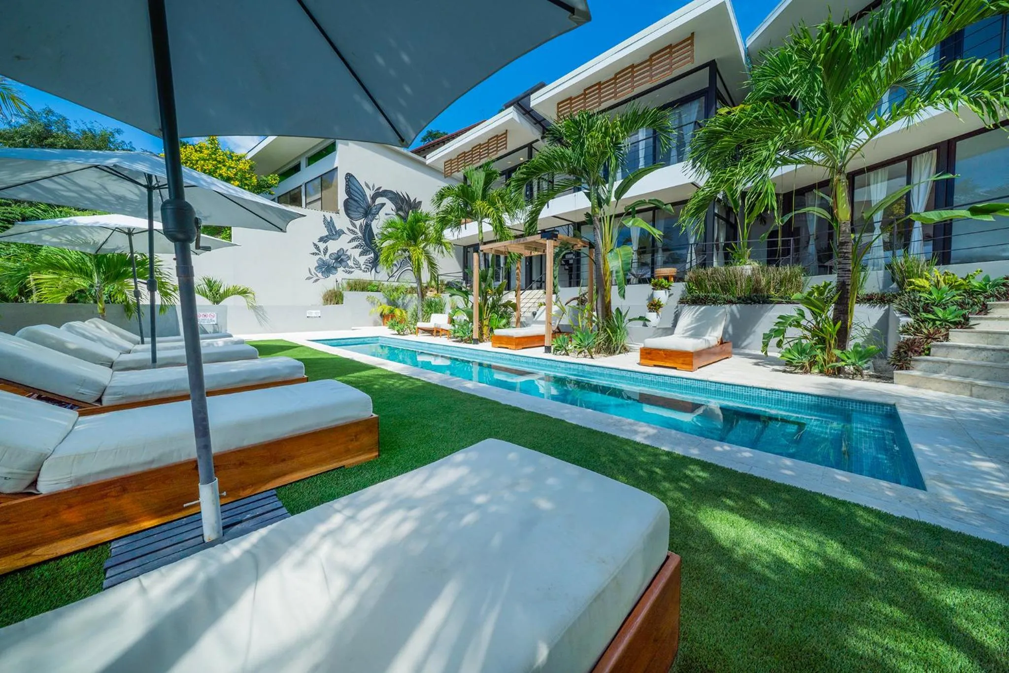 Swimming pool in L'Avventura