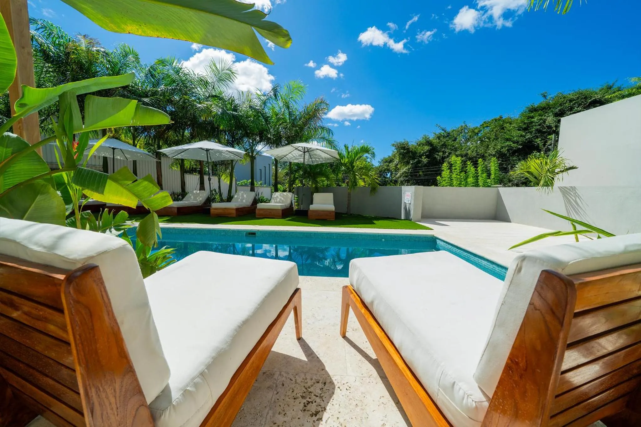 Swimming pool in L'Avventura