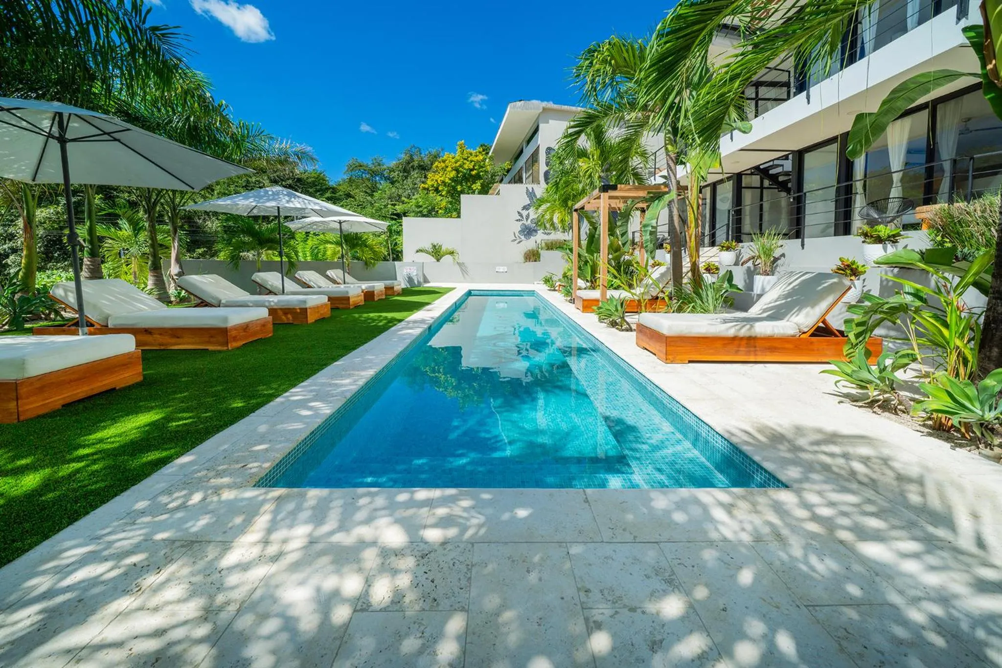 Swimming pool in L'Avventura