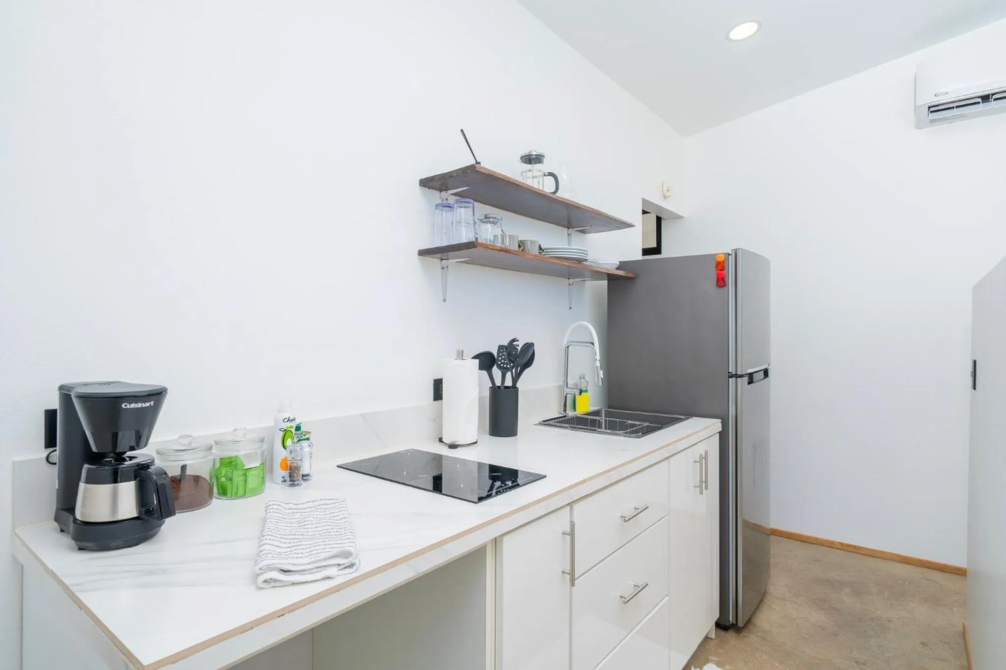 Coffee/tea facilities in L'Avventura