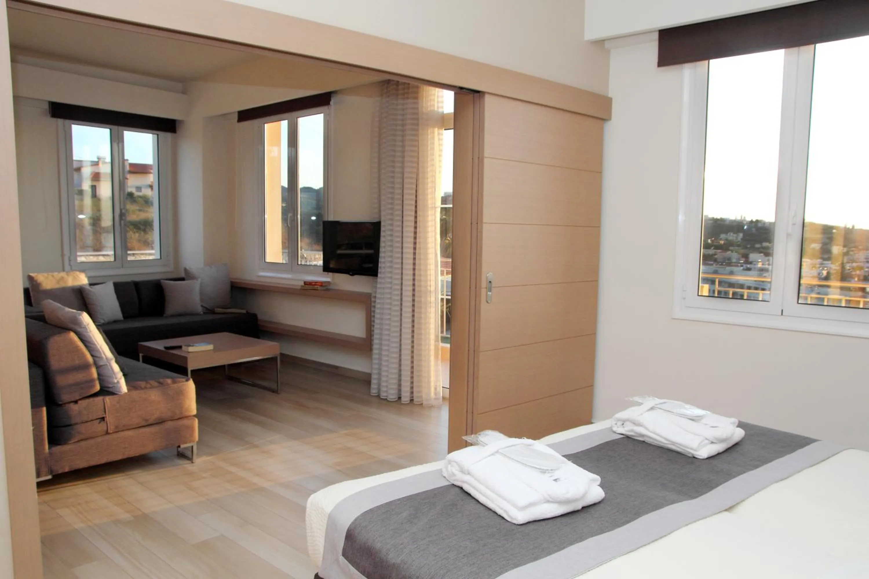 Balcony/Terrace, Bed in Renieris Hotel