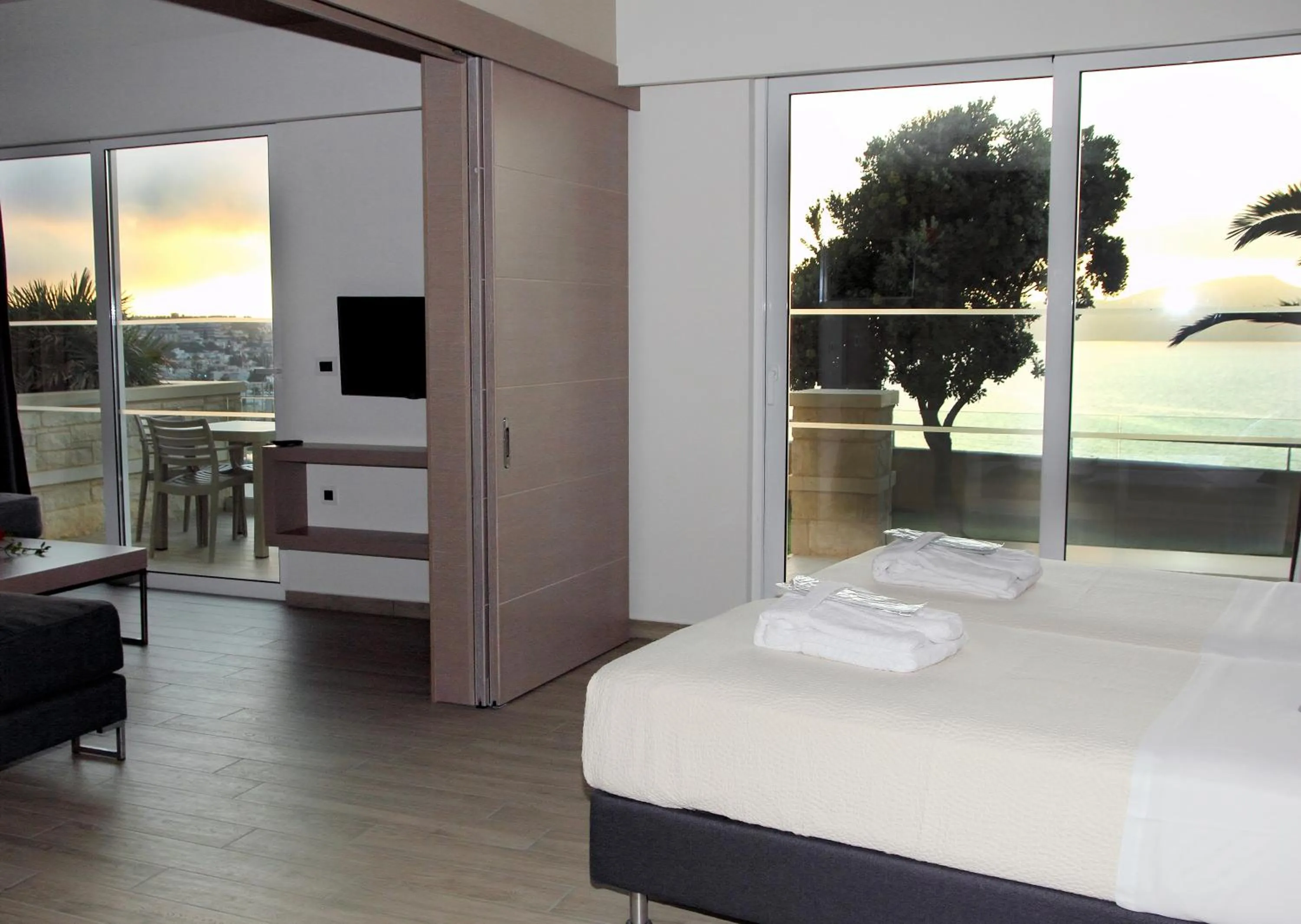 Photo of the whole room, Bed in Renieris Hotel