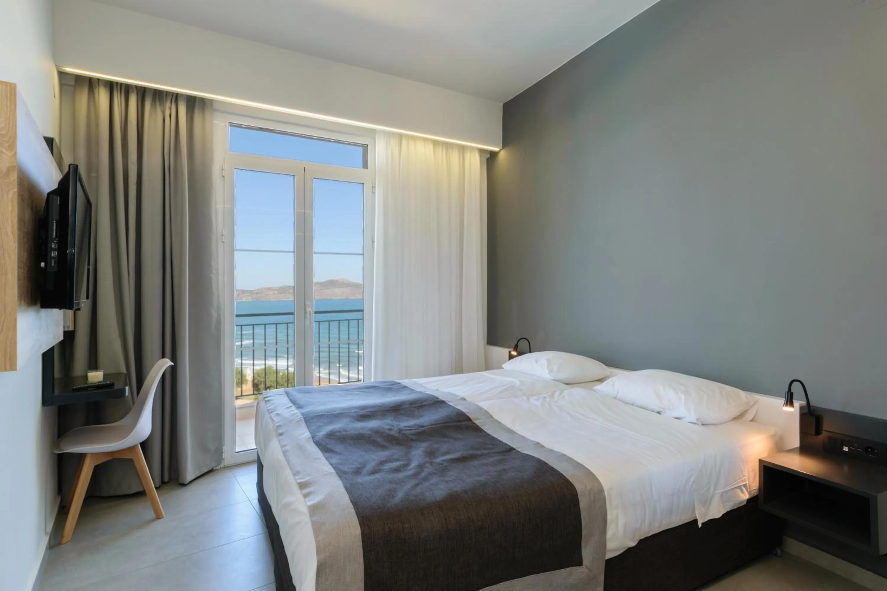 Photo of the whole room, Bed in Renieris Hotel