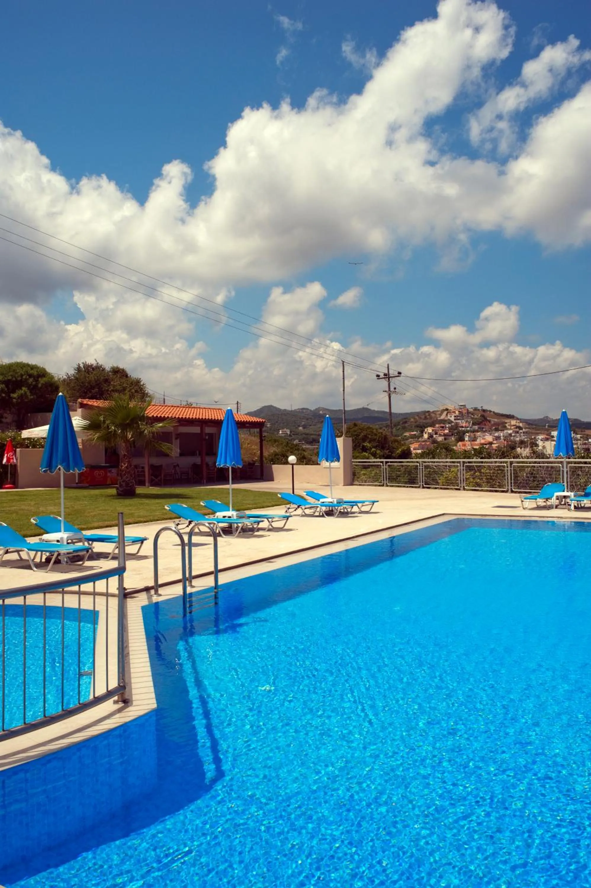 Swimming pool in Renieris Hotel