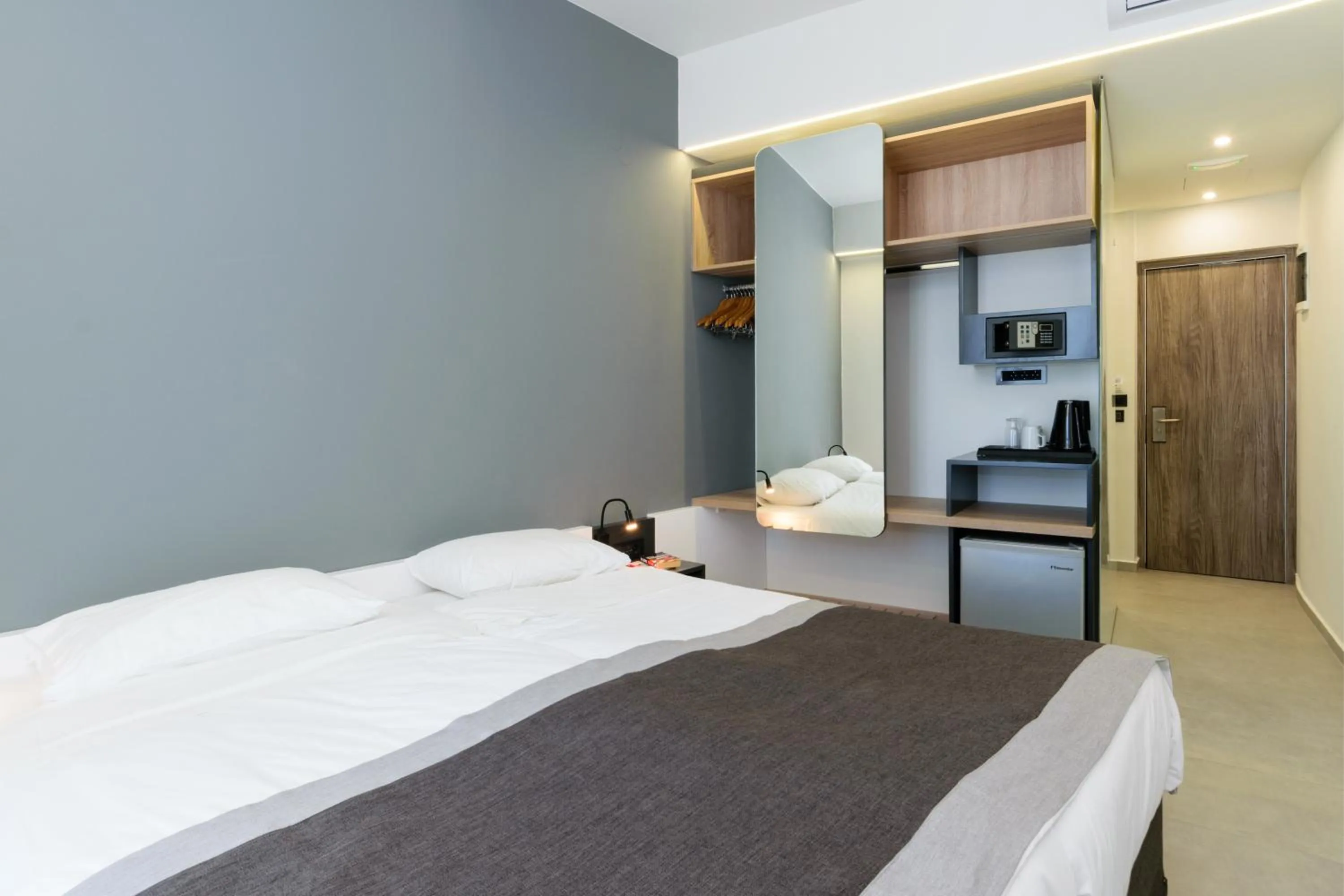 Photo of the whole room, Bed in Renieris Hotel