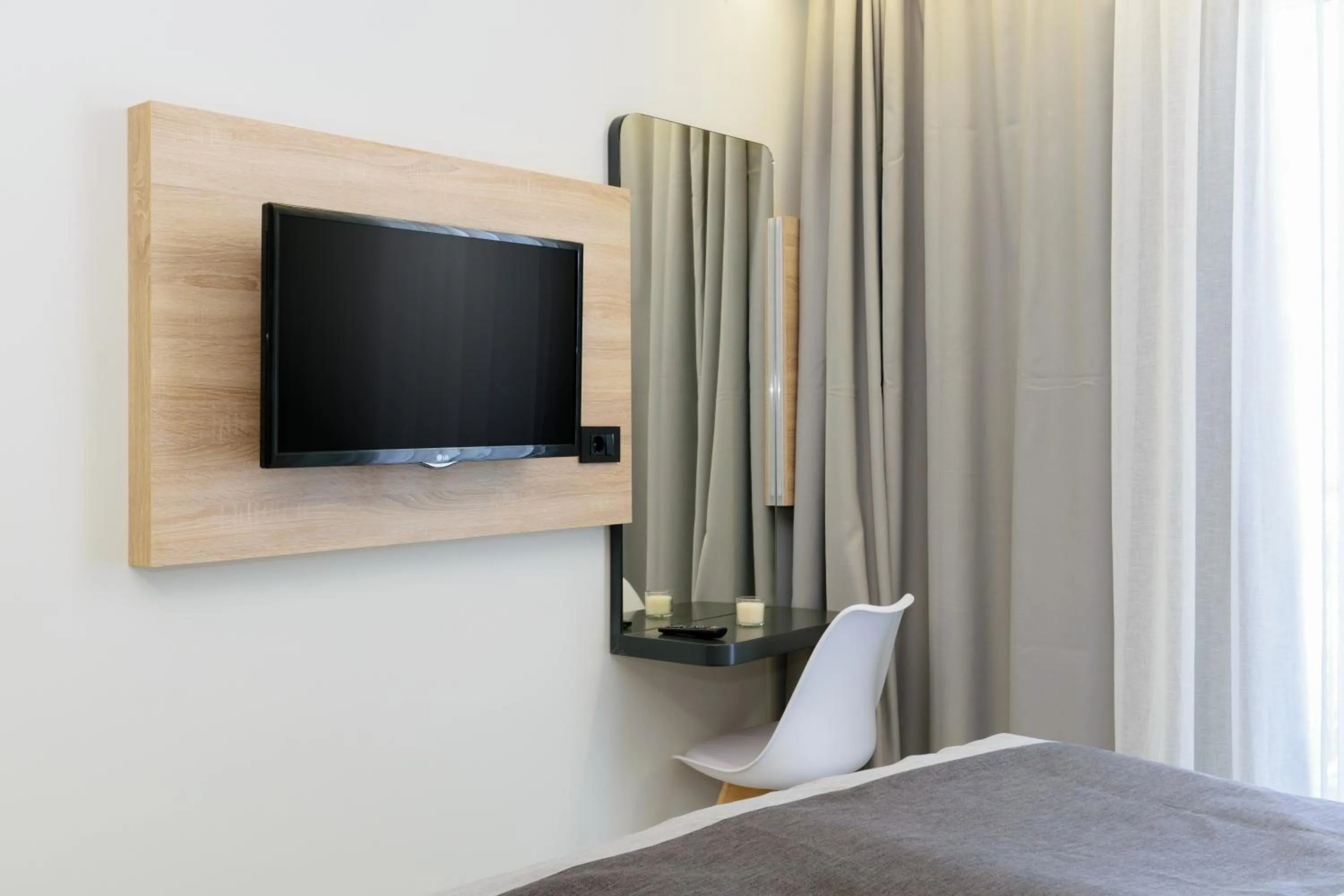 TV and multimedia, Bed in Renieris Hotel