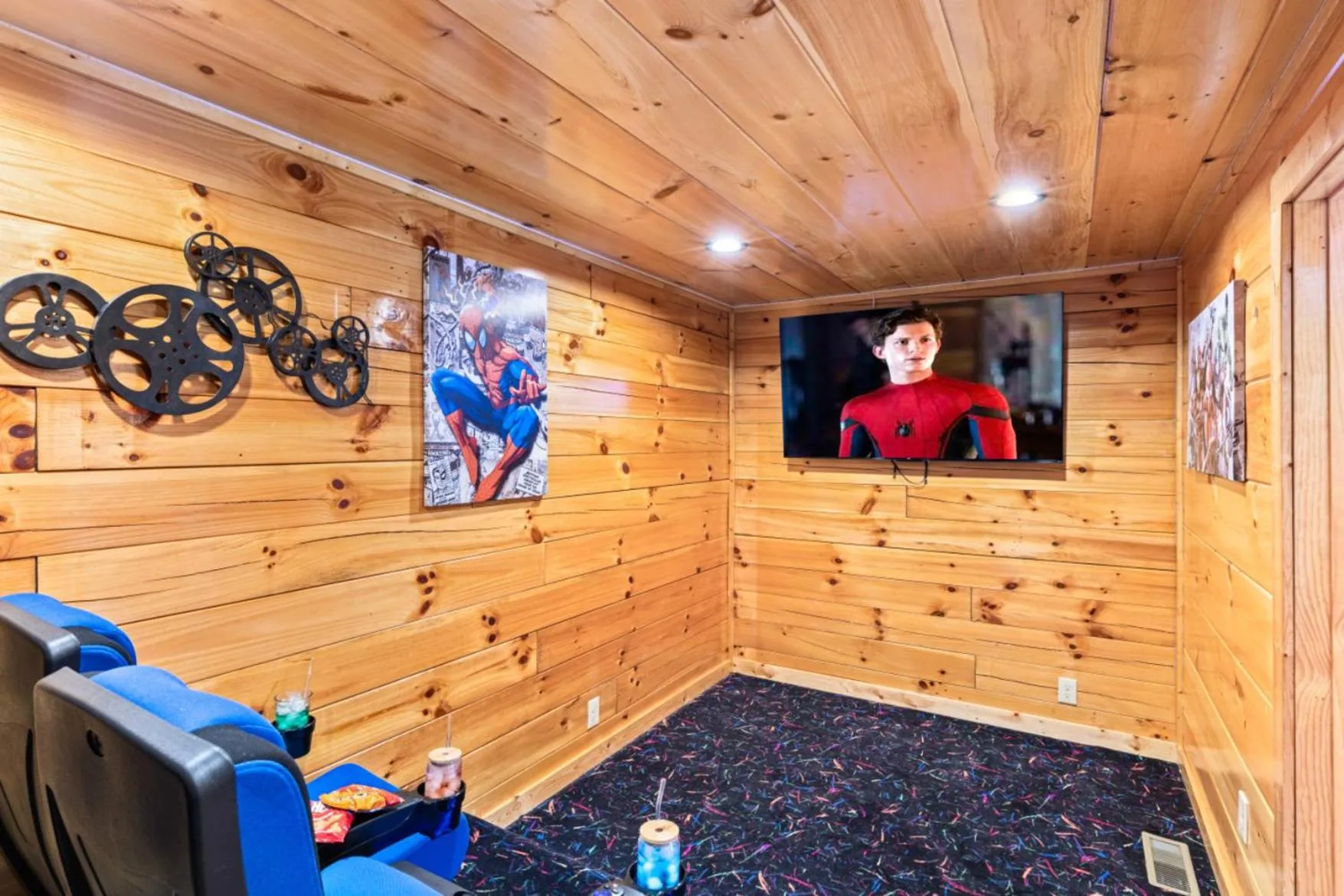 Communal lounge/ TV room in Family Oasis By Ghosal Luxury Lodging
