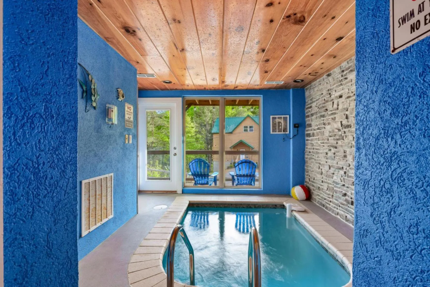 Hot Tub in Family Oasis By Ghosal Luxury Lodging