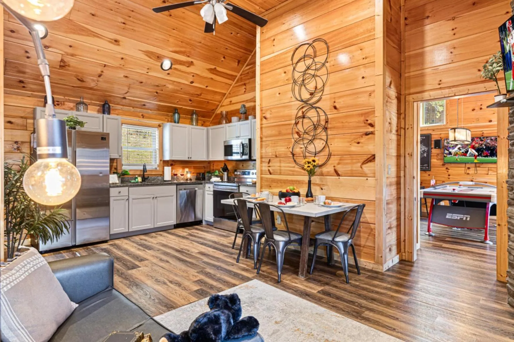 Kitchen or kitchenette in Family Oasis By Ghosal Luxury Lodging