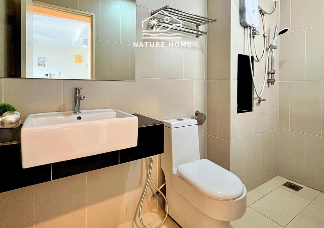 Shower in Nature Home - Swiss Garden Resort Residences - Weekend Free Breakfast