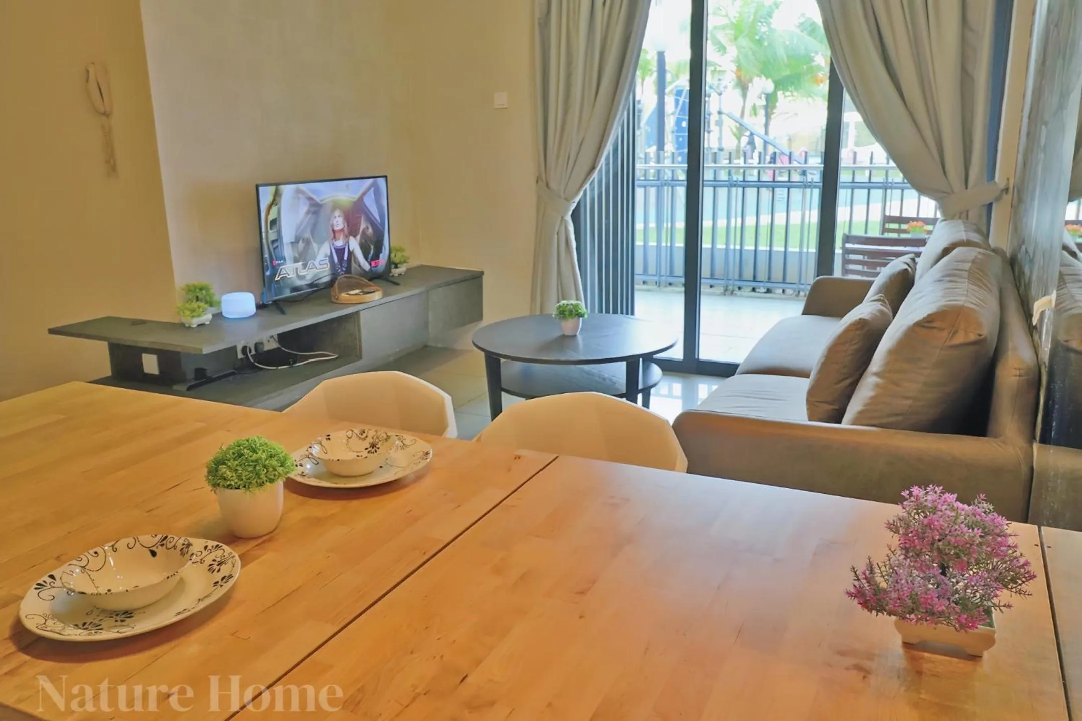 TV and multimedia in Nature Home - Swiss Garden Resort Residences - Weekend Free Breakfast