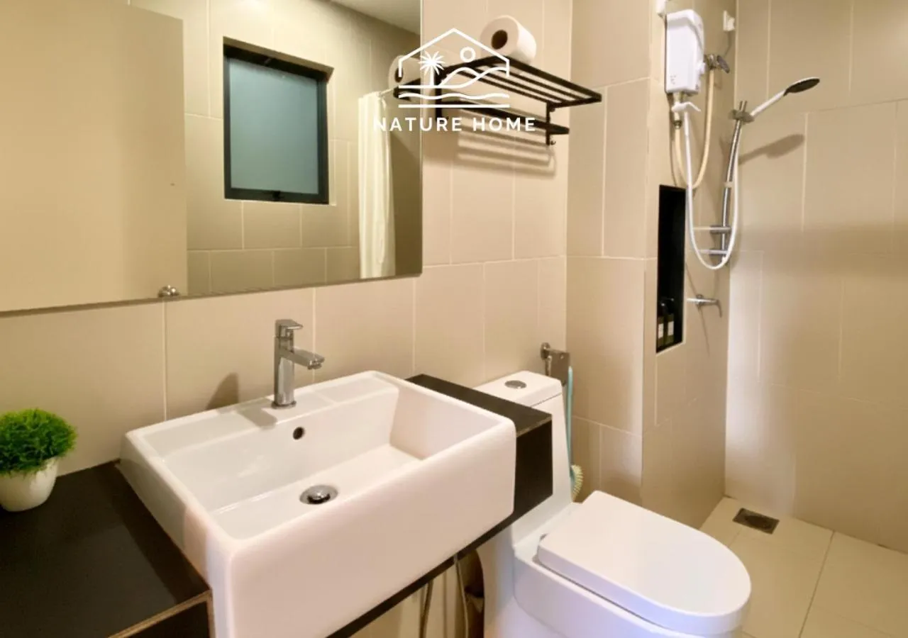 Shower in Nature Home - Swiss Garden Resort Residences - Weekend Free Breakfast